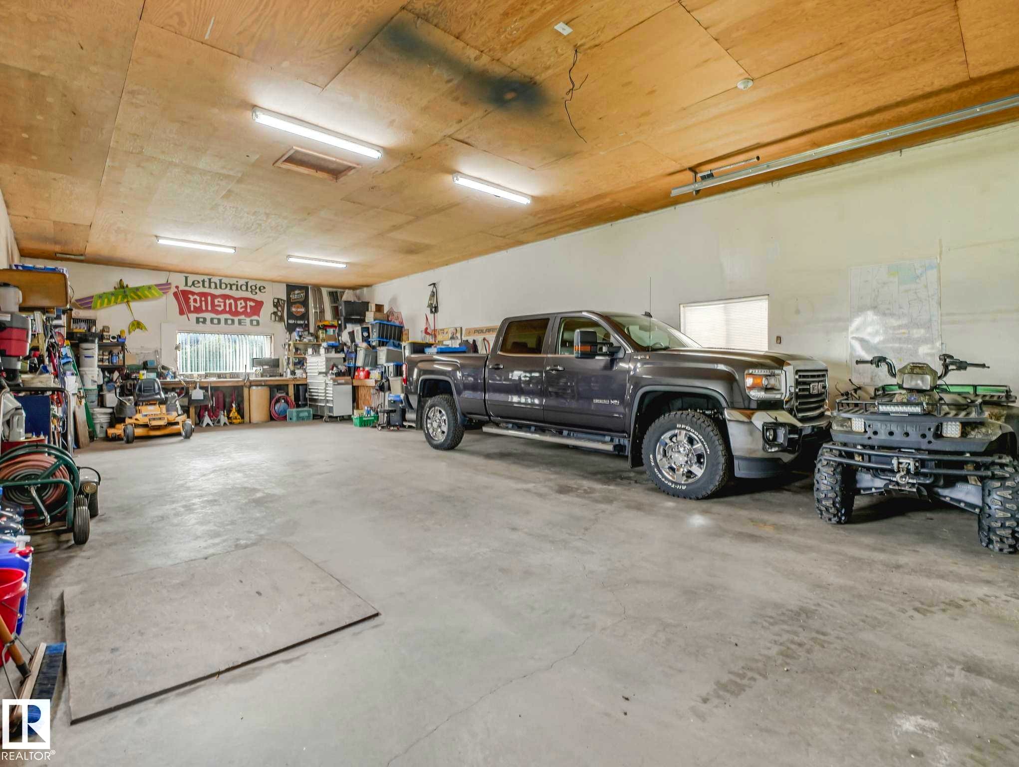 53133 Rge Road 223, Rural Strathcona County, AB - Indoor Photo Showing Garage