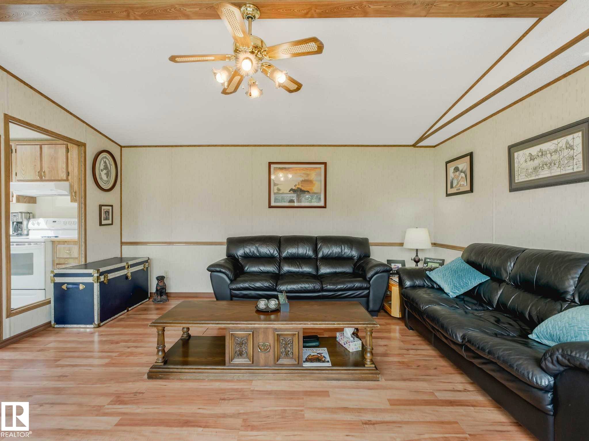 53133 Rge Road 223, Rural Strathcona County, AB - Indoor Photo Showing Living Room