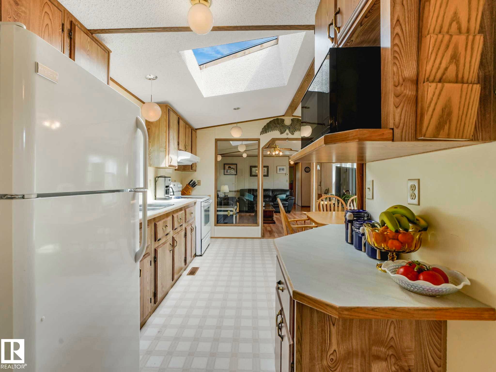 53133 Rge Road 223, Rural Strathcona County, AB - Indoor Photo Showing Kitchen