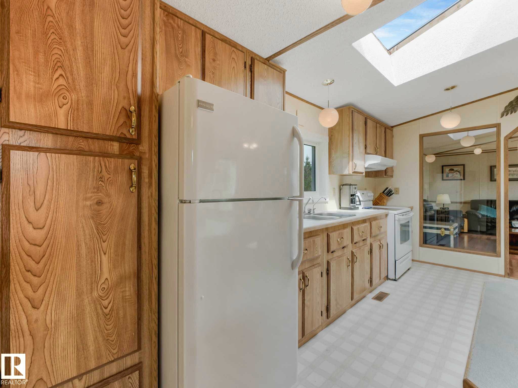 53133 Rge Road 223, Rural Strathcona County, AB - Indoor Photo Showing Kitchen With Double Sink