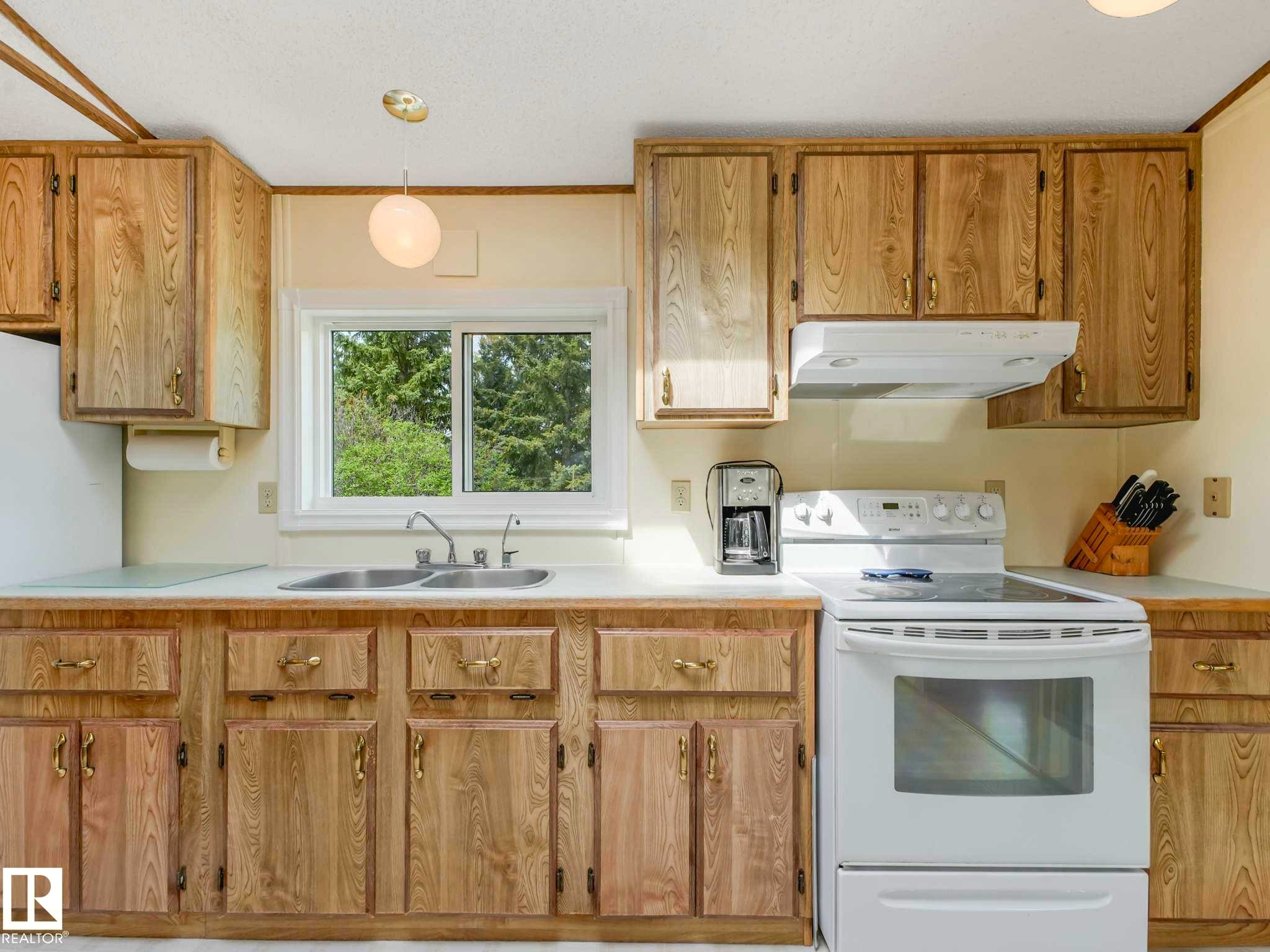 53133 Rge Road 223, Rural Strathcona County, AB - Indoor Photo Showing Kitchen With Double Sink