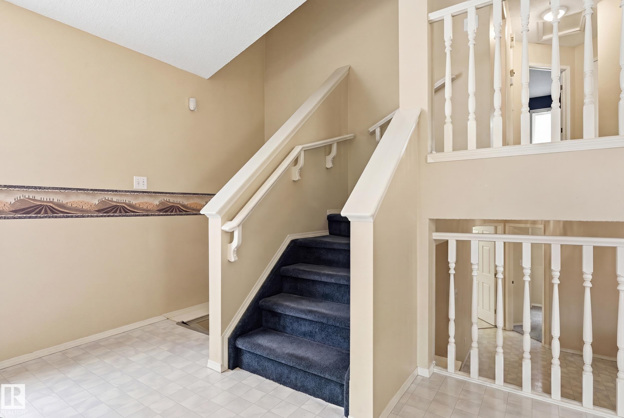 2050 Tanner Wynd Nw, Edmonton, AB - Indoor Photo Showing Other Room