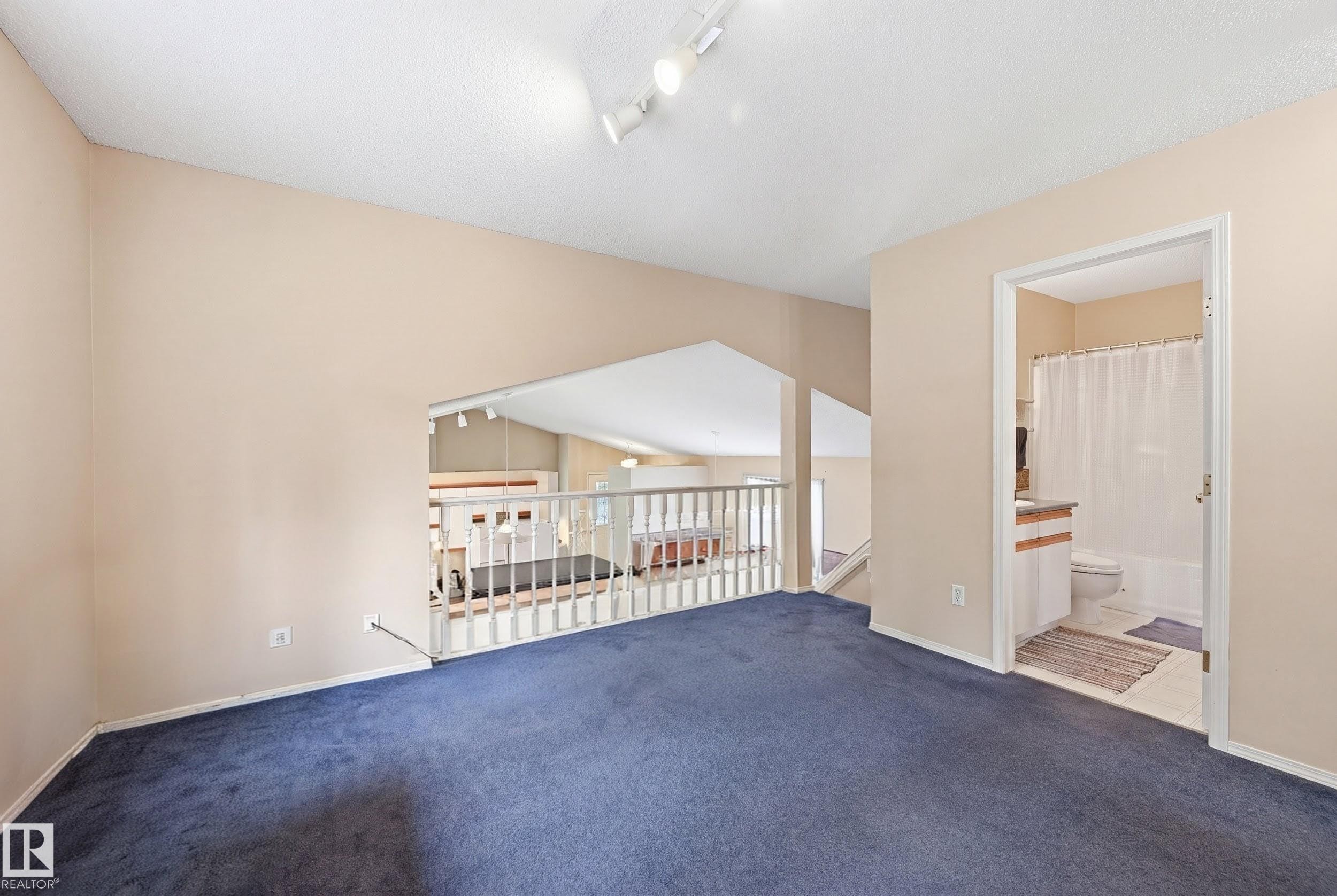 2050 Tanner Wynd Nw, Edmonton, AB - Indoor Photo Showing Other Room