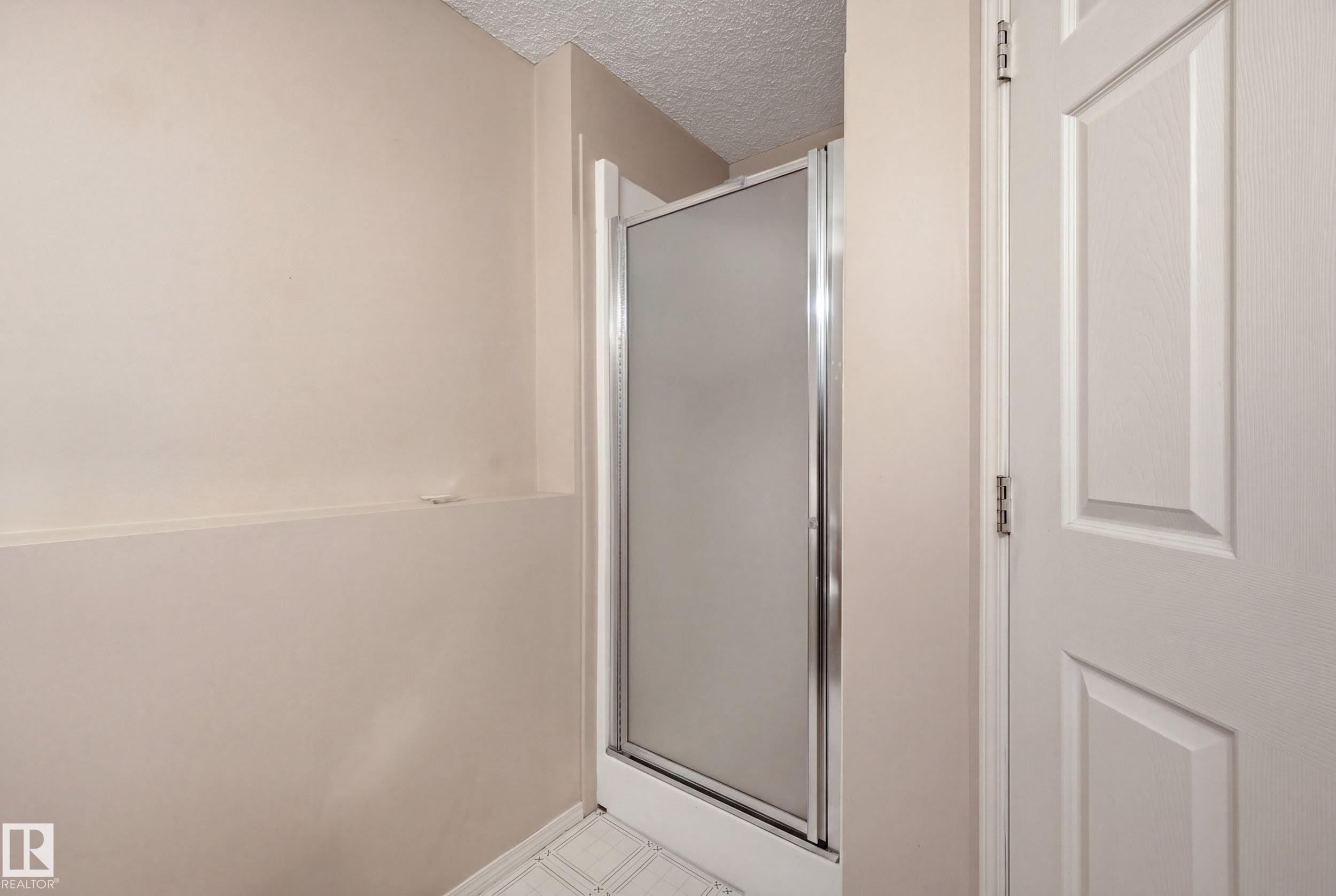 2050 Tanner Wynd Nw, Edmonton, AB - Indoor