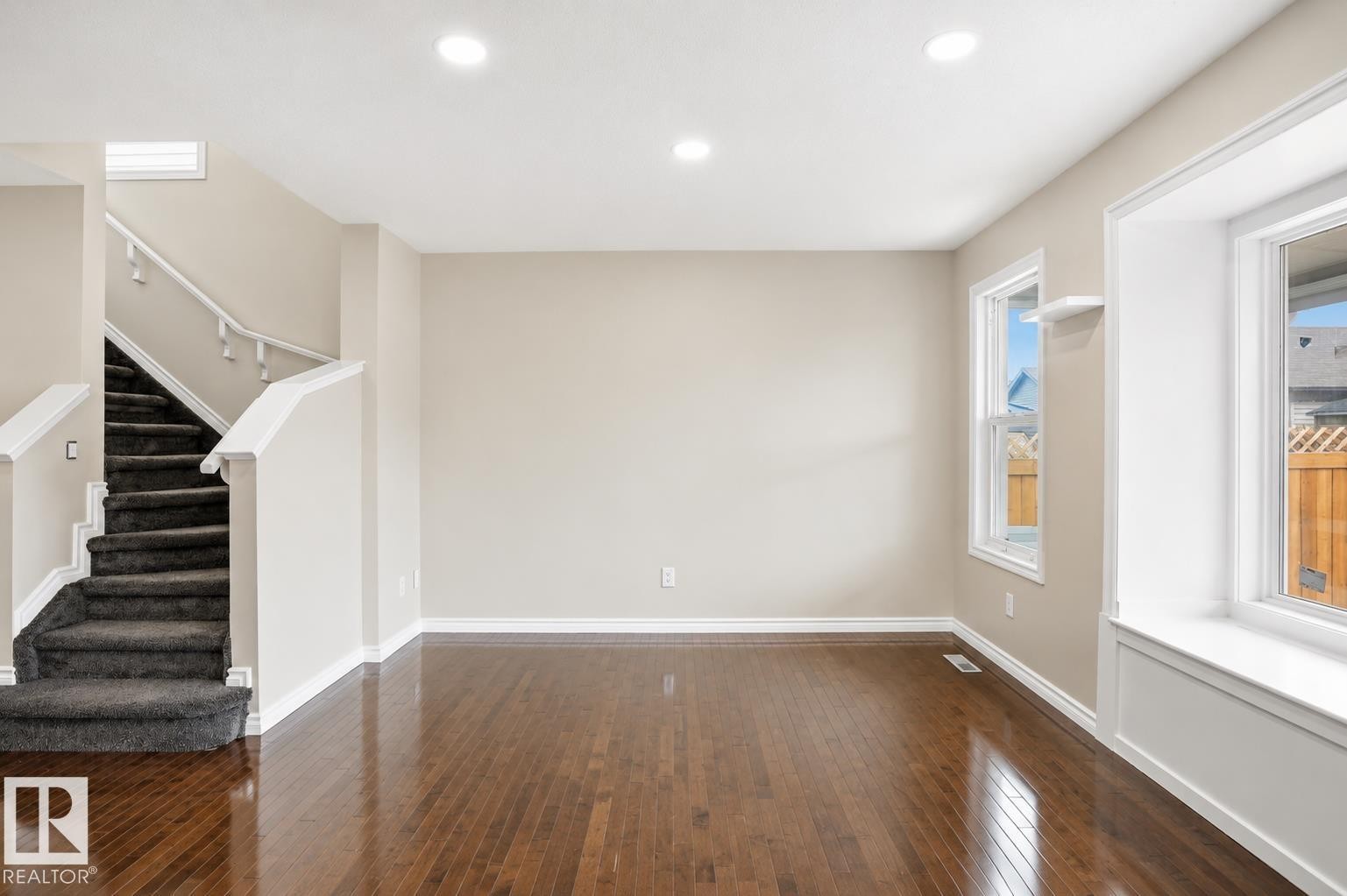 Hardwood flooring paired with neutral wall tones - 445 Watt Boulevard Sw, Edmonton, AB - Indoor Photo Showing Other Room