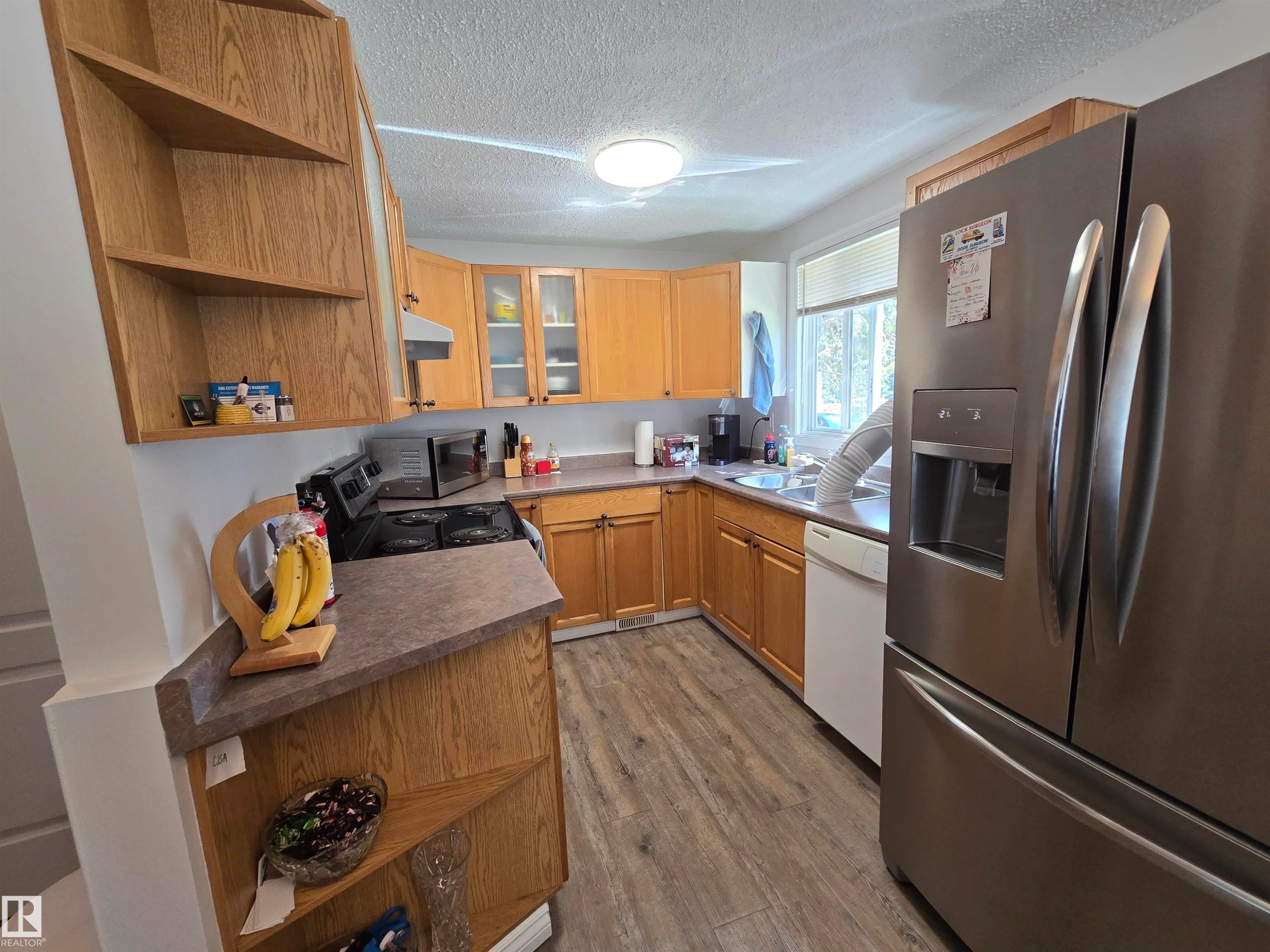 6646 178 Street Nw, Edmonton, AB - Indoor Photo Showing Kitchen