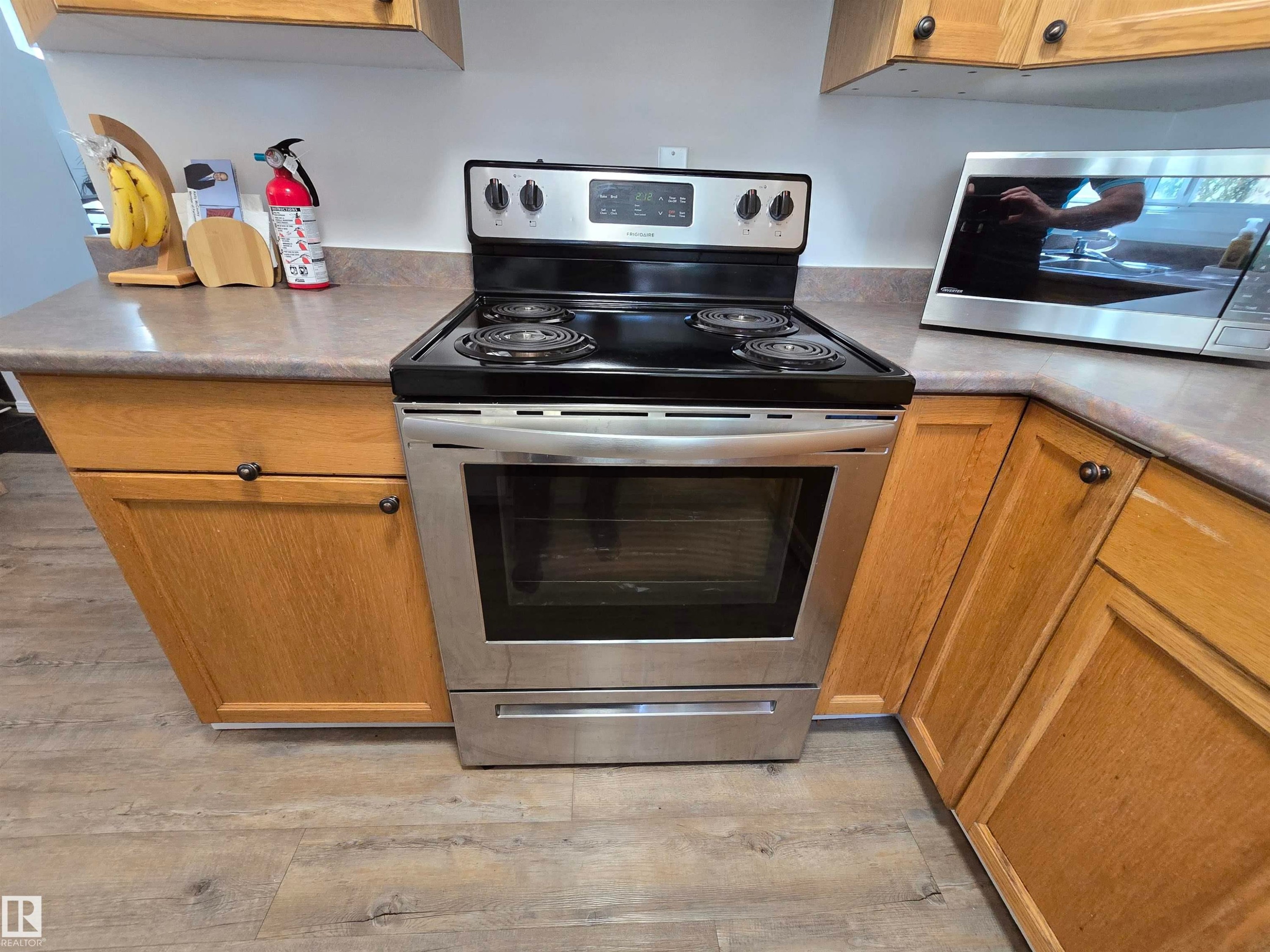 6646 178 Street Nw, Edmonton, AB - Indoor Photo Showing Kitchen