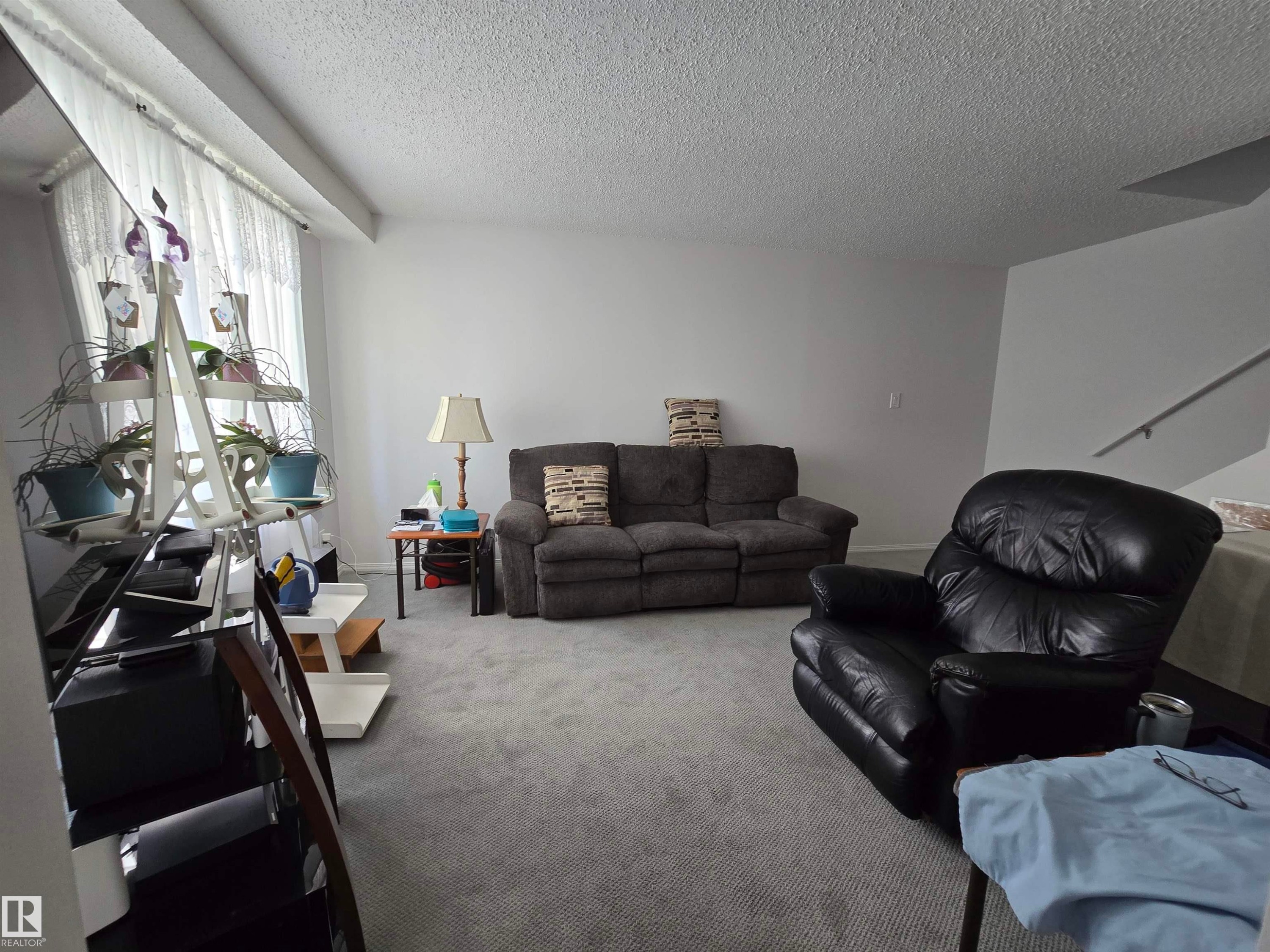 6646 178 Street Nw, Edmonton, AB - Indoor Photo Showing Living Room
