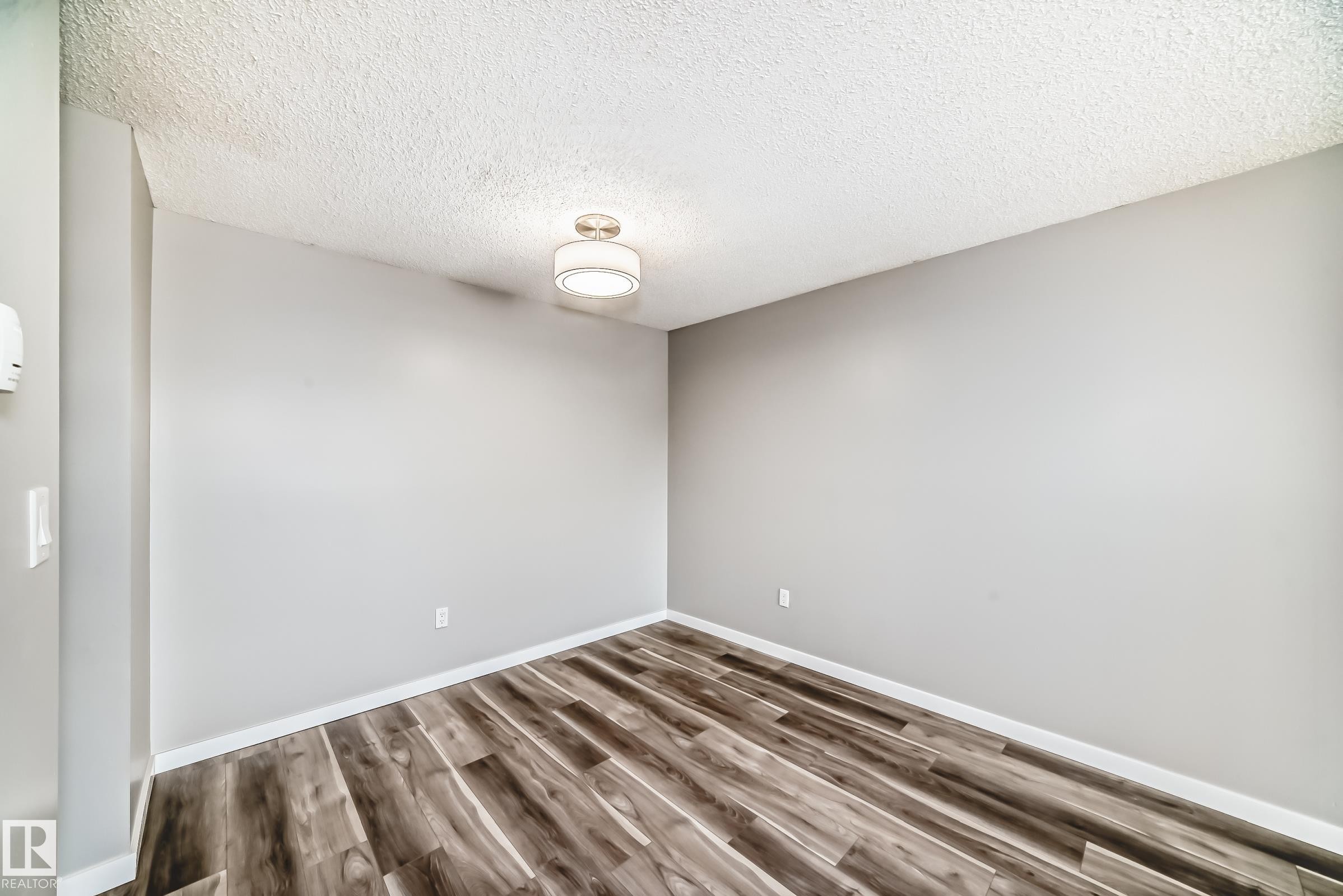 306 2508 50 Street, Edmonton, AB
