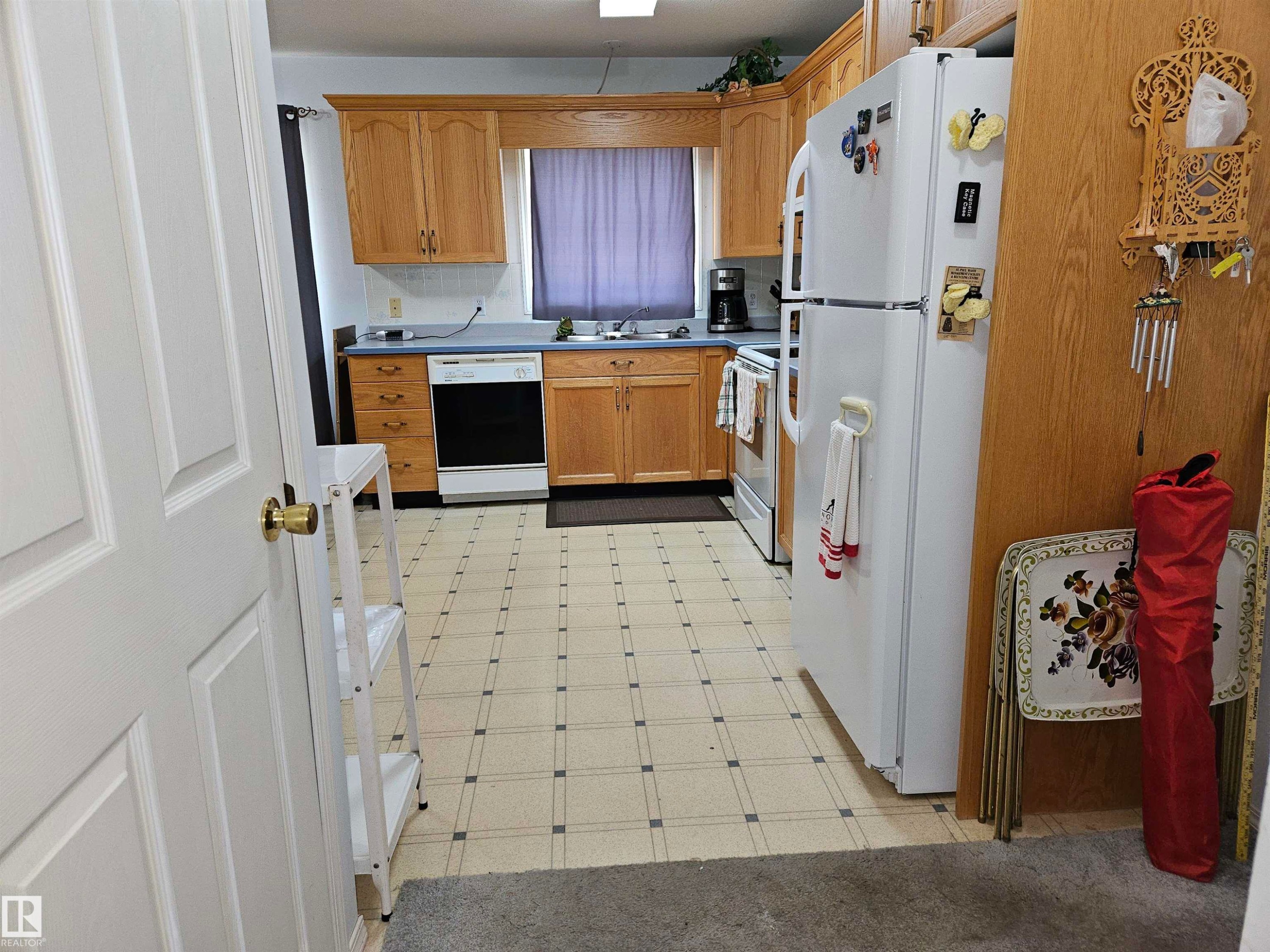 57415 Range Road 93, Rural St. Paul County, AB - Indoor Photo Showing Kitchen With Double Sink
