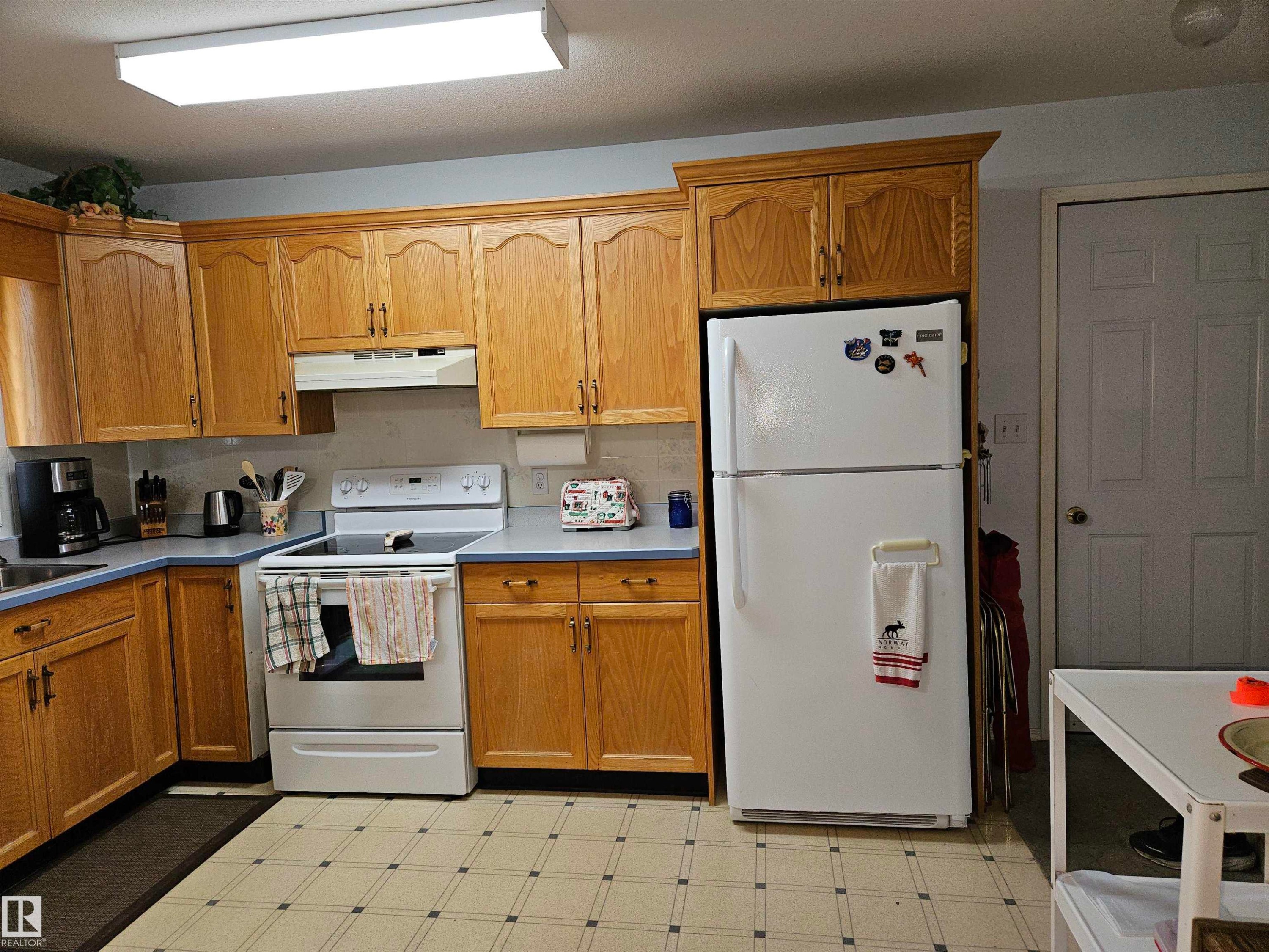 57415 Range Road 93, Rural St. Paul County, AB - Indoor Photo Showing Kitchen