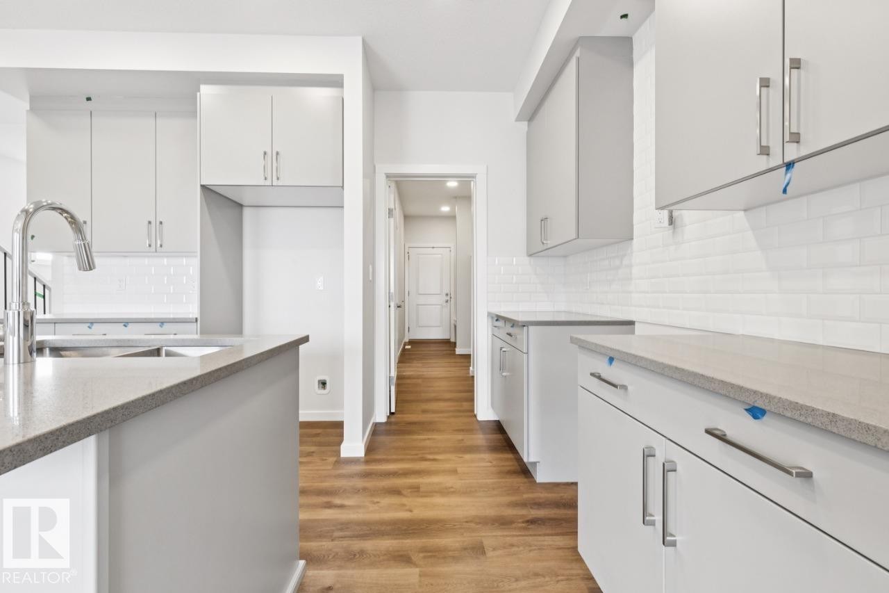 2482 Egret Loop Nw, Edmonton, AB - Indoor Photo Showing Kitchen