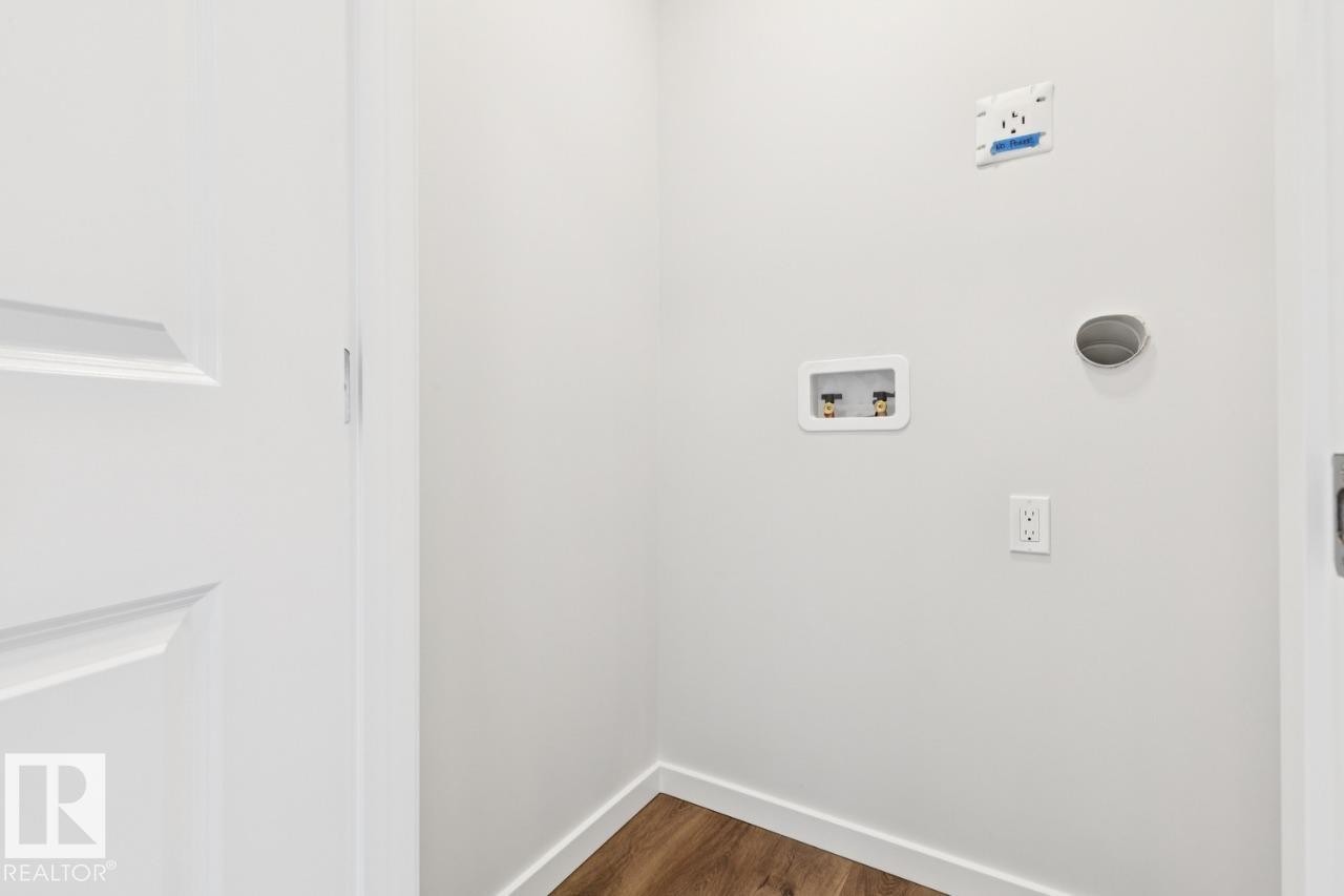 2482 Egret Loop Nw, Edmonton, AB - Indoor Photo Showing Other Room
