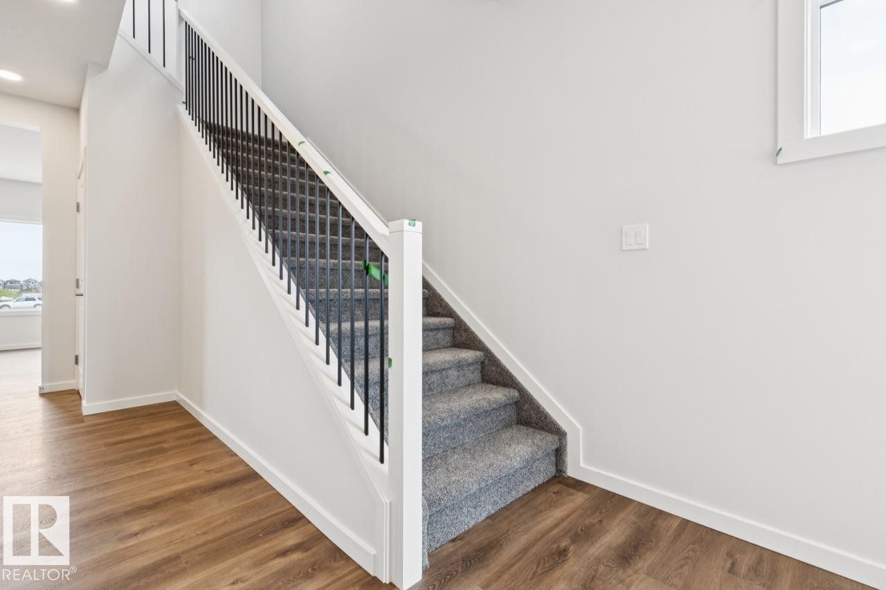 2482 Egret Loop Nw, Edmonton, AB - Indoor Photo Showing Other Room