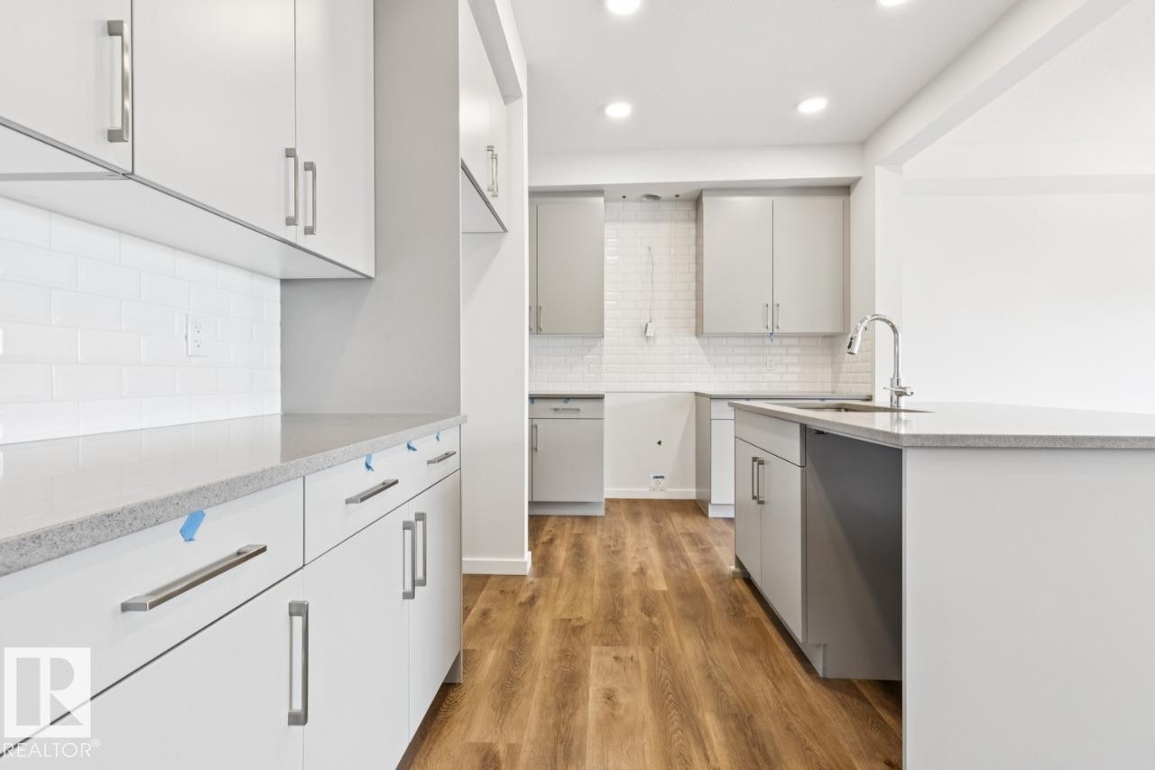 2482 Egret Loop Nw, Edmonton, AB - Indoor Photo Showing Kitchen With Upgraded Kitchen