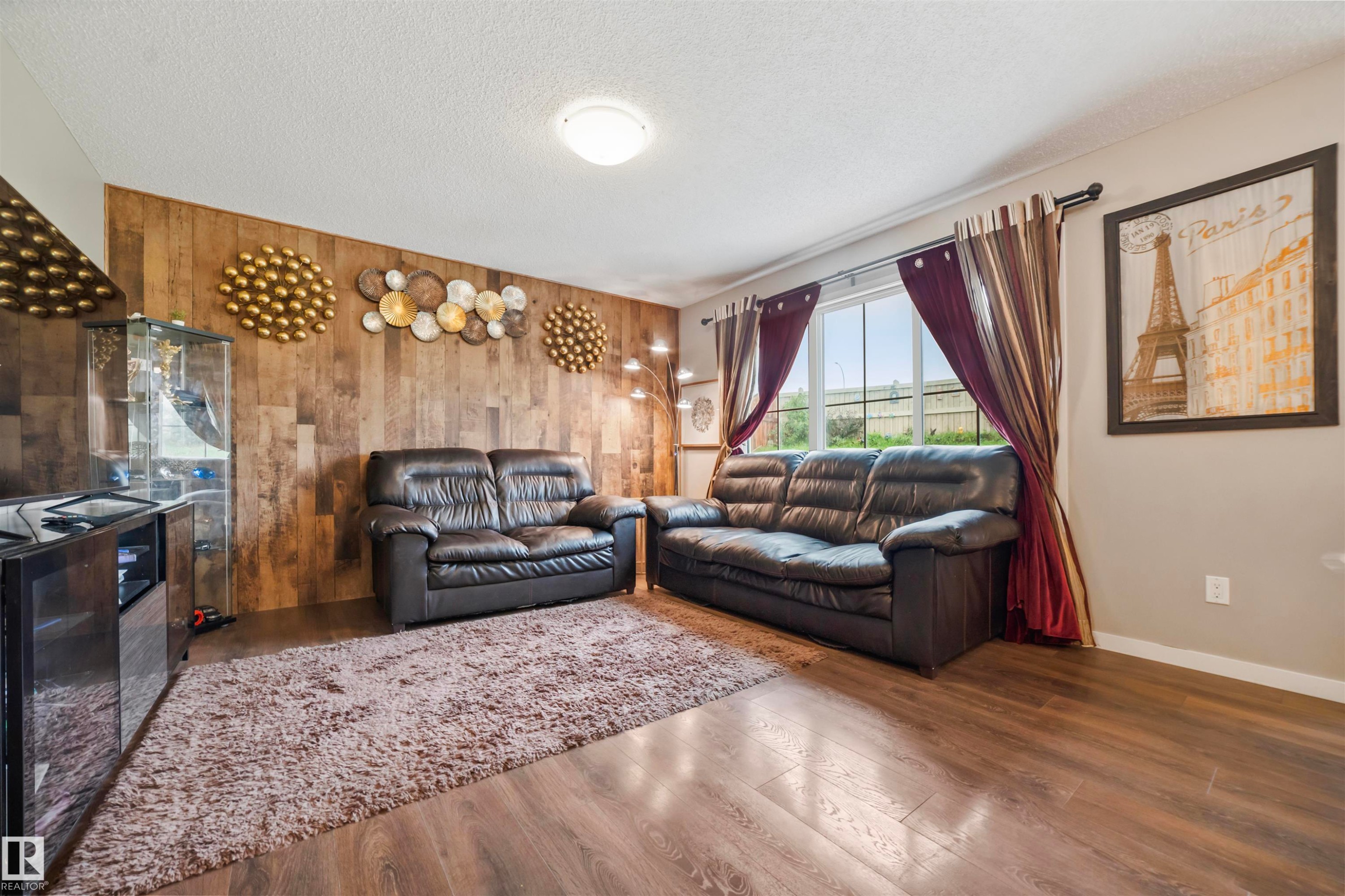 1971 51 Street Sw, Edmonton, AB - Indoor Photo Showing Living Room