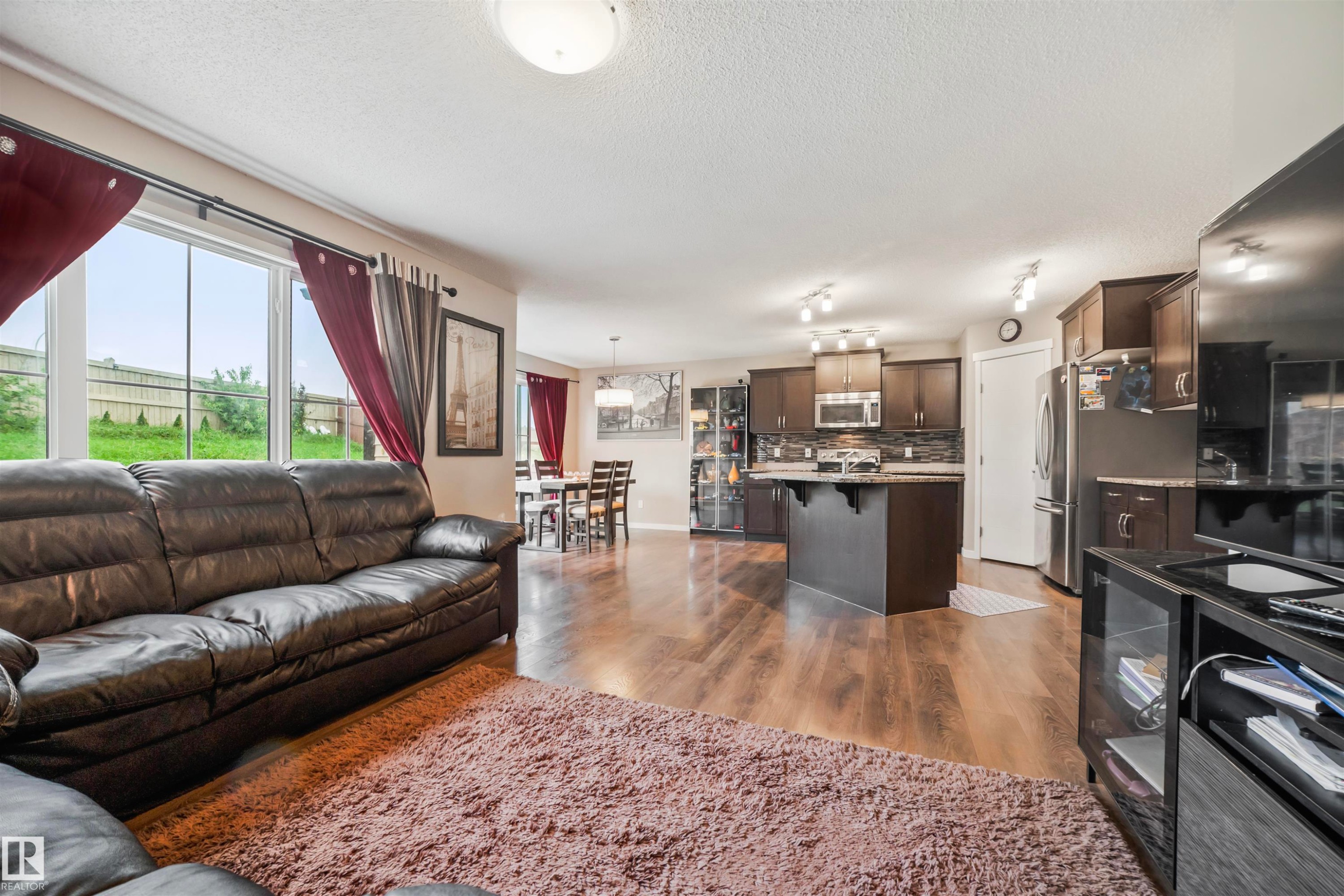 1971 51 Street Sw, Edmonton, AB - Indoor Photo Showing Living Room