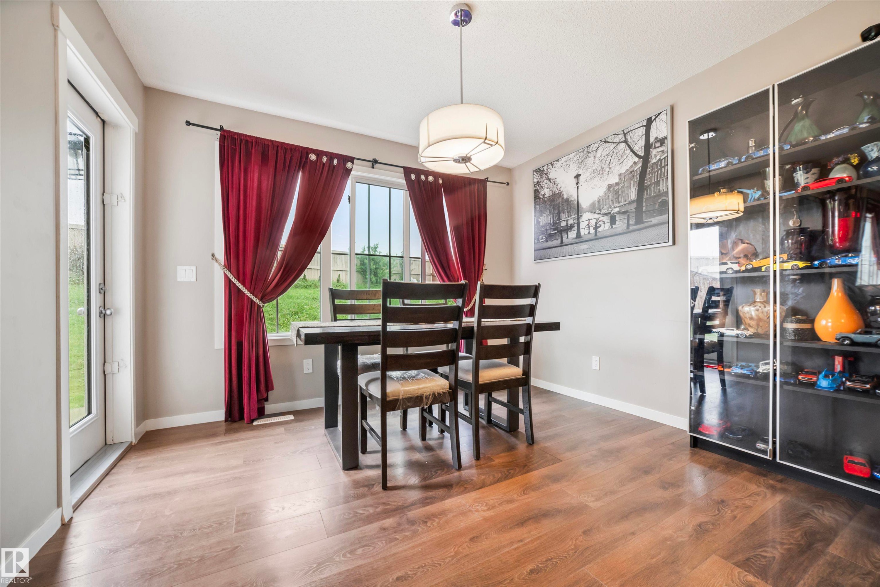 1971 51 Street Sw, Edmonton, AB - Indoor Photo Showing Dining Room