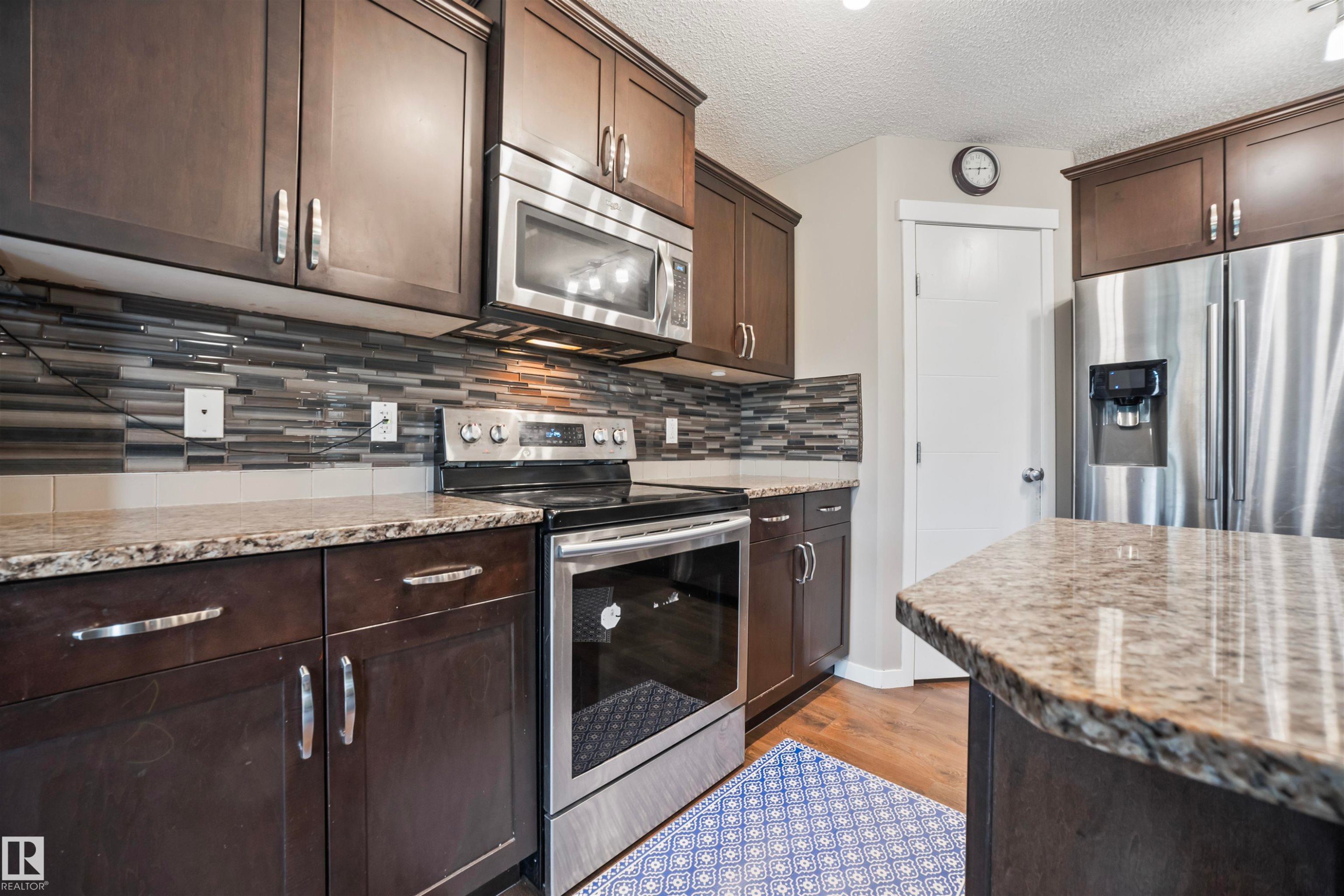 1971 51 Street Sw, Edmonton, AB - Indoor Photo Showing Kitchen With Upgraded Kitchen