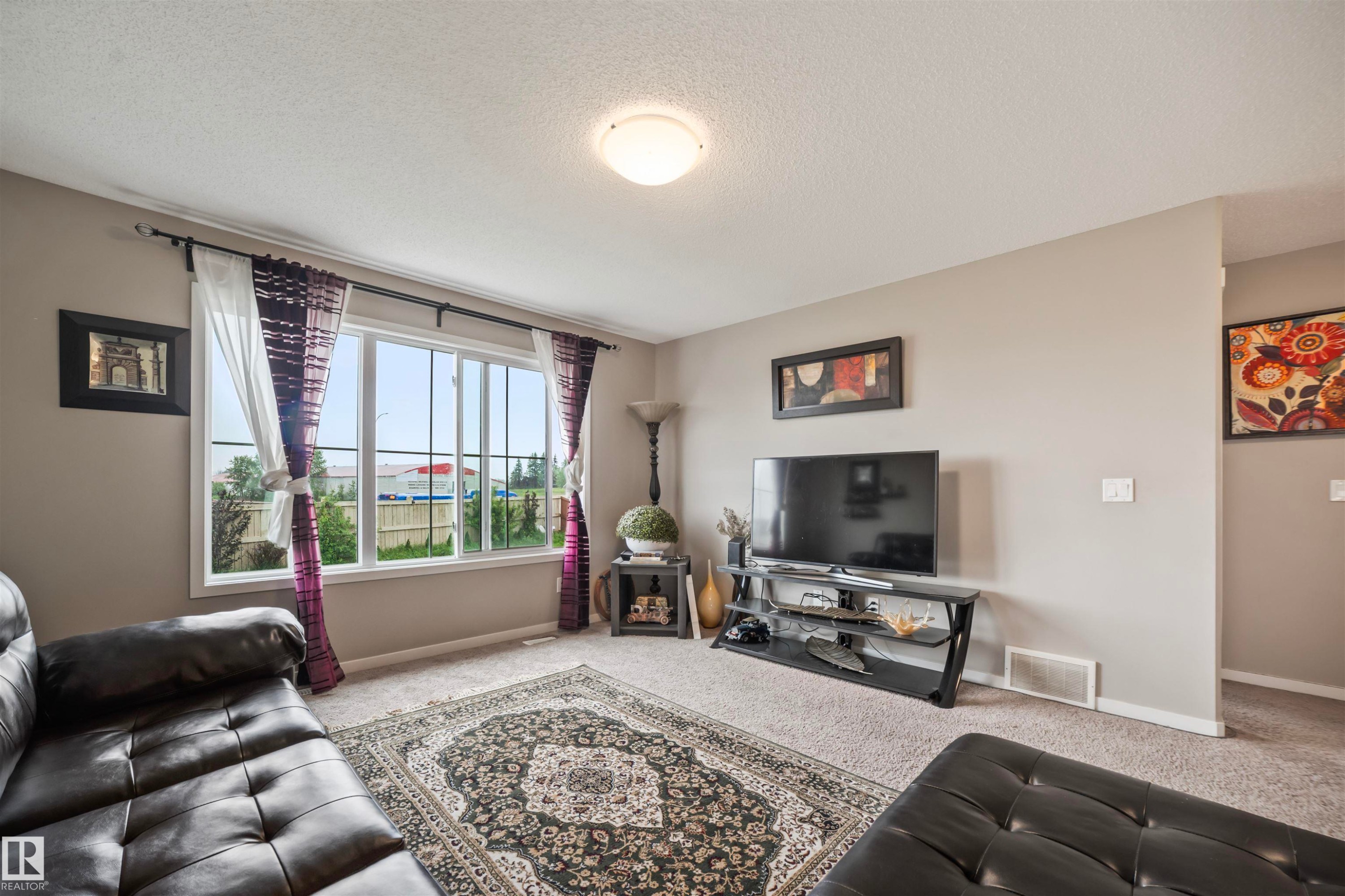1971 51 Street Sw, Edmonton, AB - Indoor Photo Showing Living Room