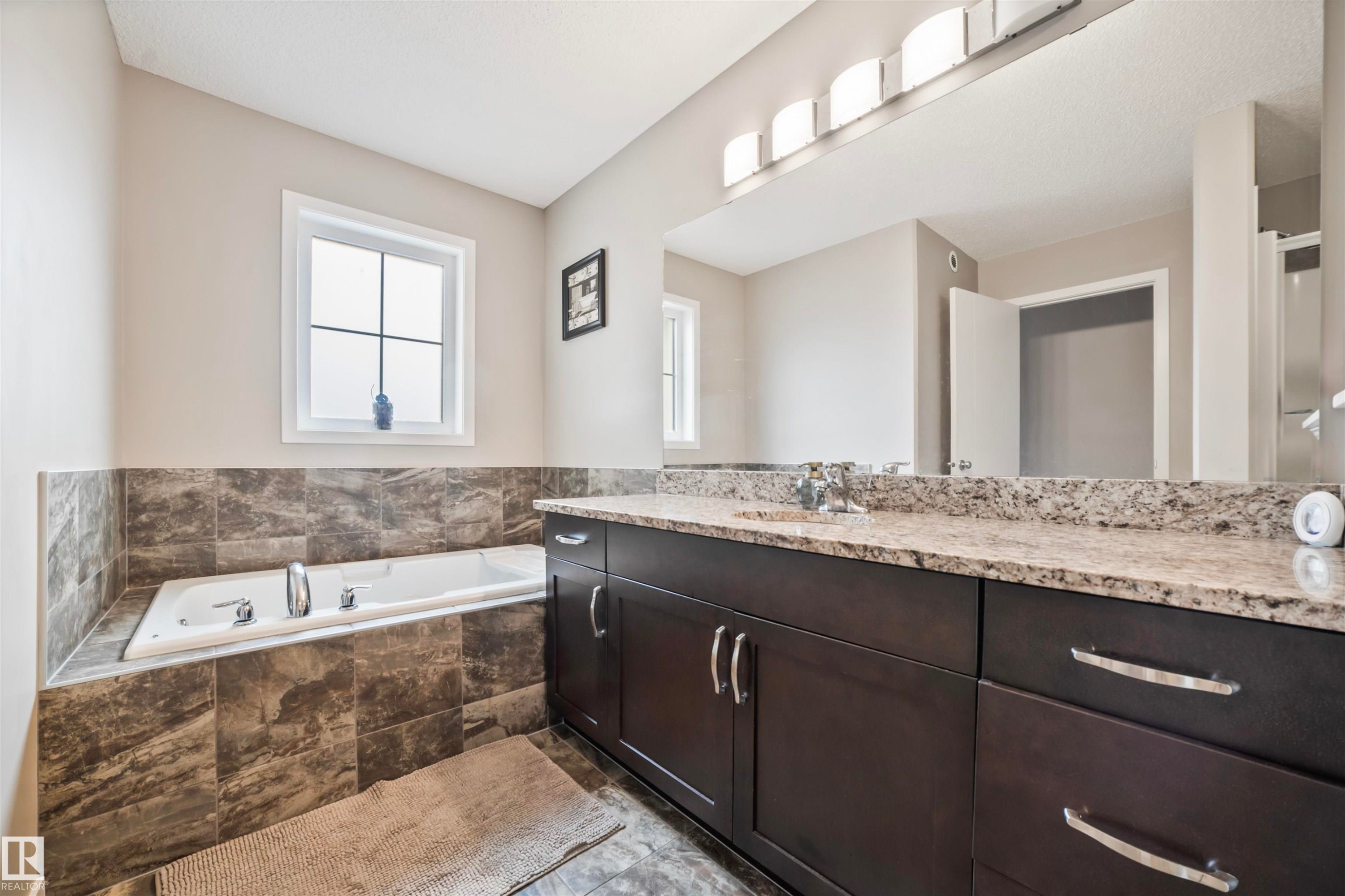 1971 51 Street Sw, Edmonton, AB - Indoor Photo Showing Bathroom