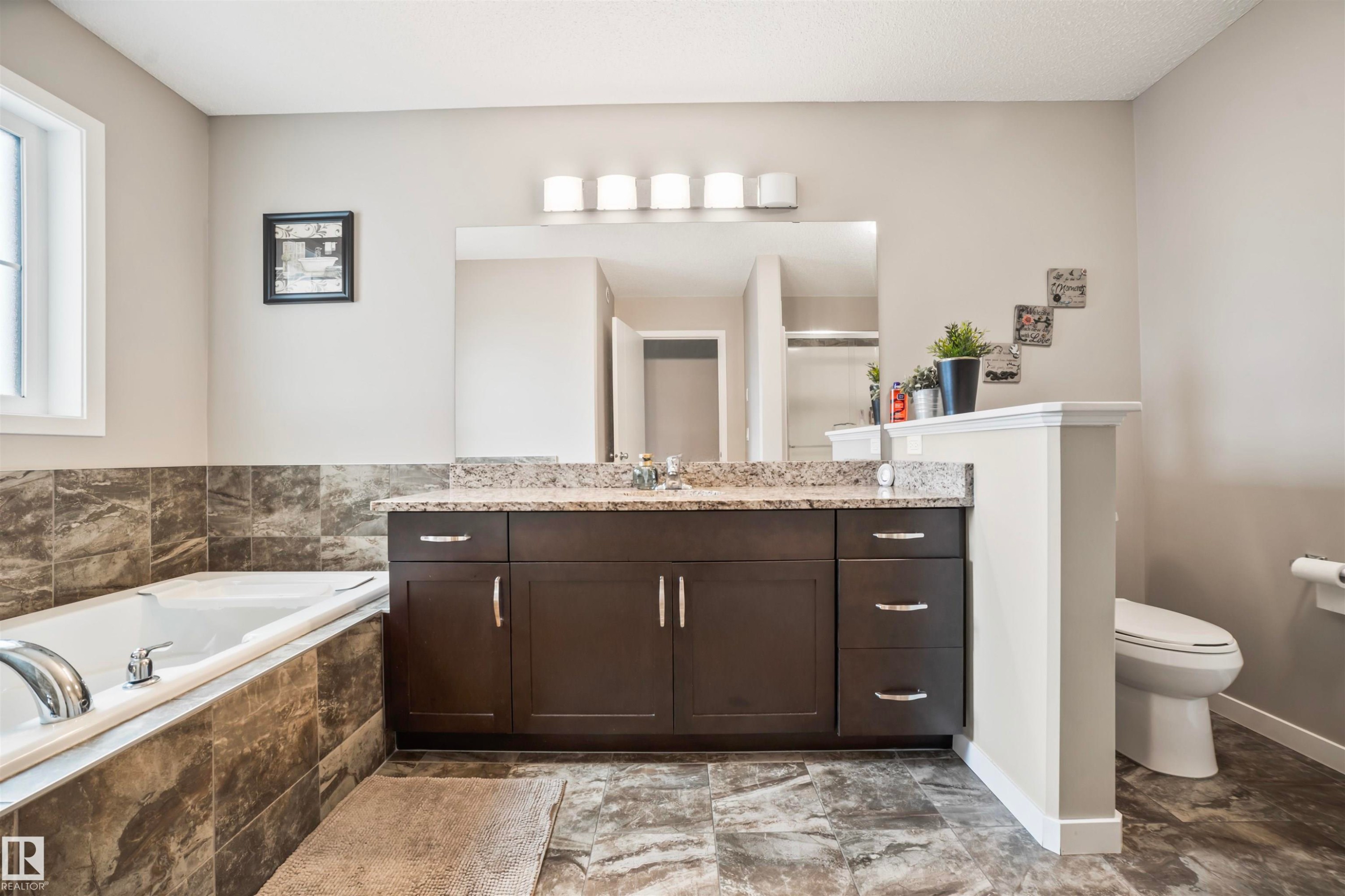 1971 51 Street Sw, Edmonton, AB - Indoor Photo Showing Bathroom