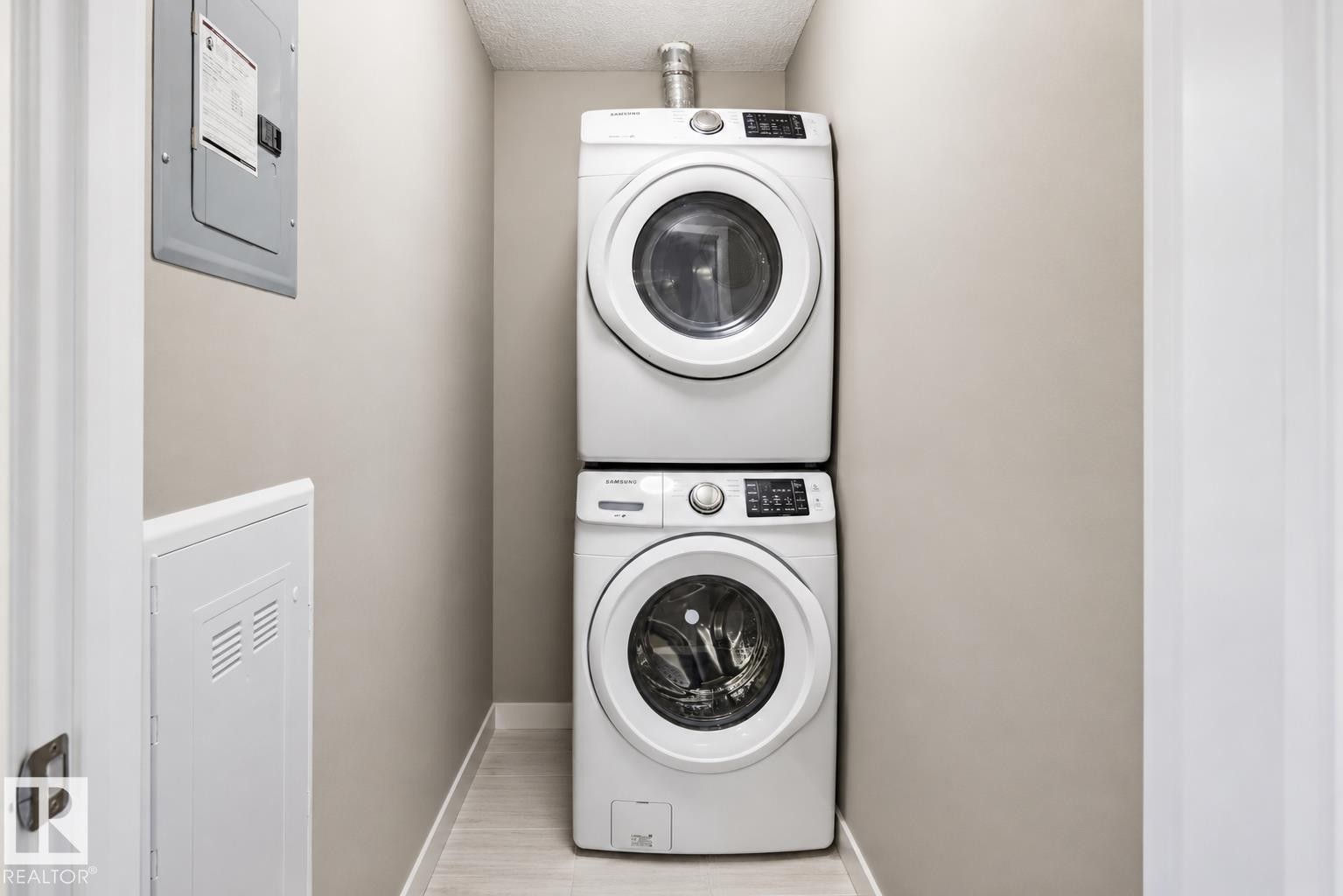 232 5504 Schonsee Drive, Edmonton, AB - Indoor Photo Showing Laundry Room