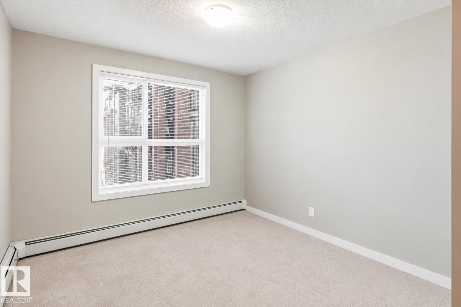 232 5504 Schonsee Drive, Edmonton, AB - Indoor Photo Showing Other Room