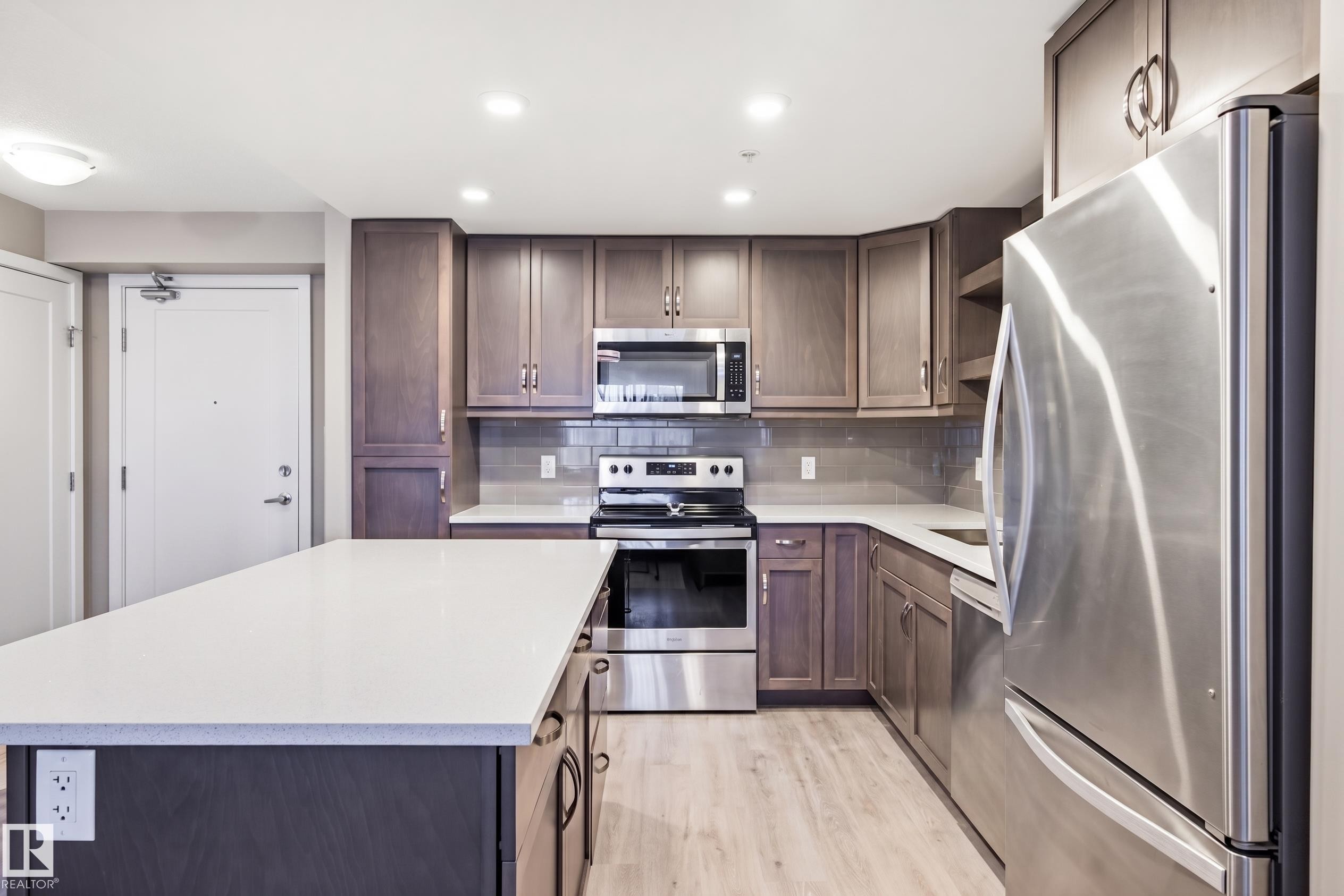 232 5504 Schonsee Drive, Edmonton, AB - Indoor Photo Showing Kitchen With Upgraded Kitchen