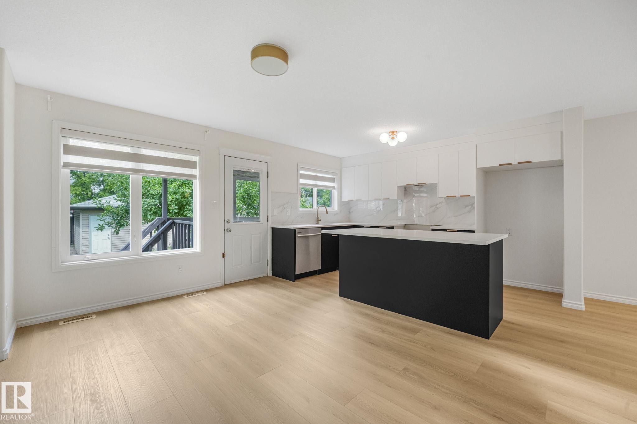 10216 150 Street Nw, Edmonton, AB - Indoor Photo Showing Kitchen