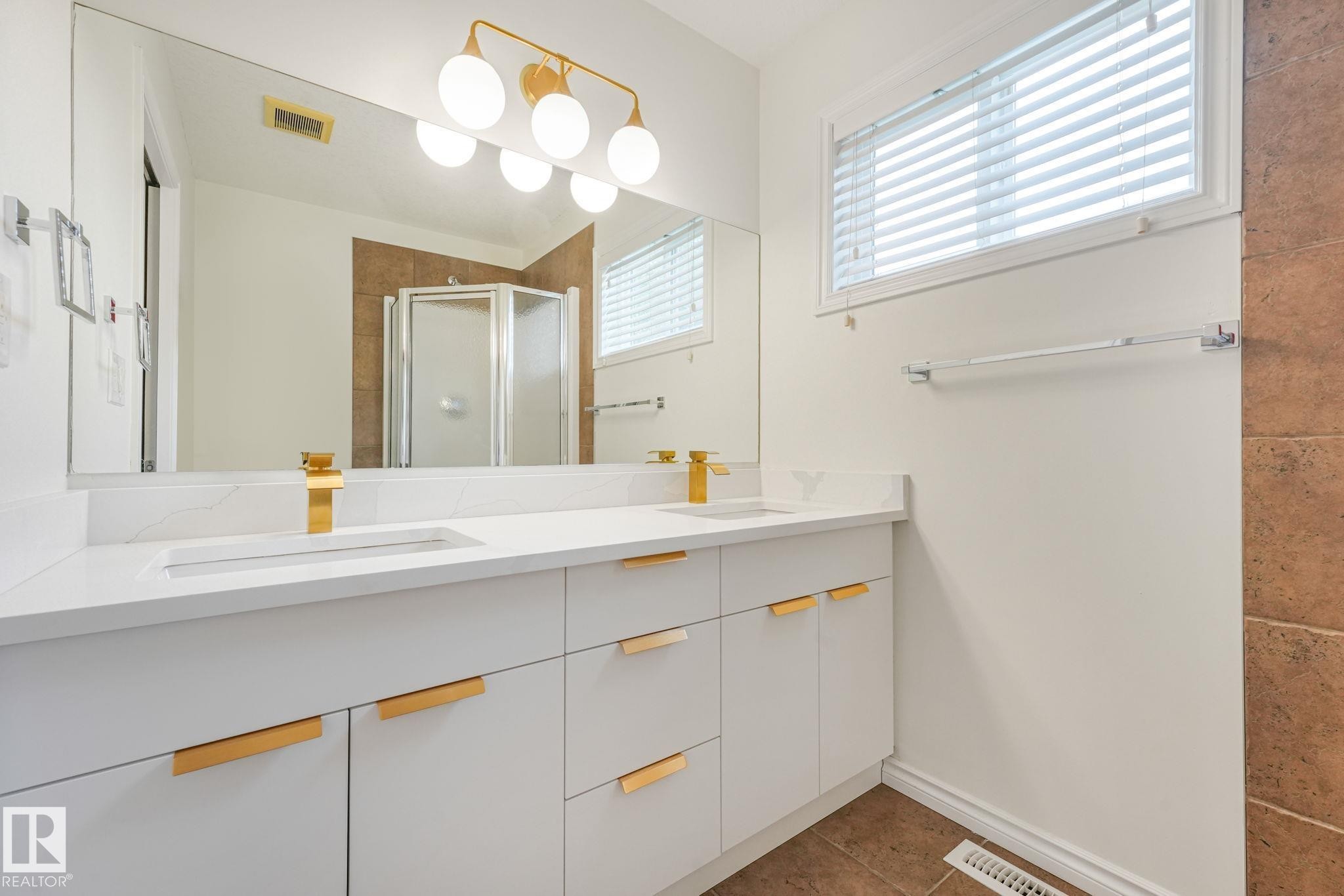10216 150 Street Nw, Edmonton, AB - Indoor Photo Showing Bathroom