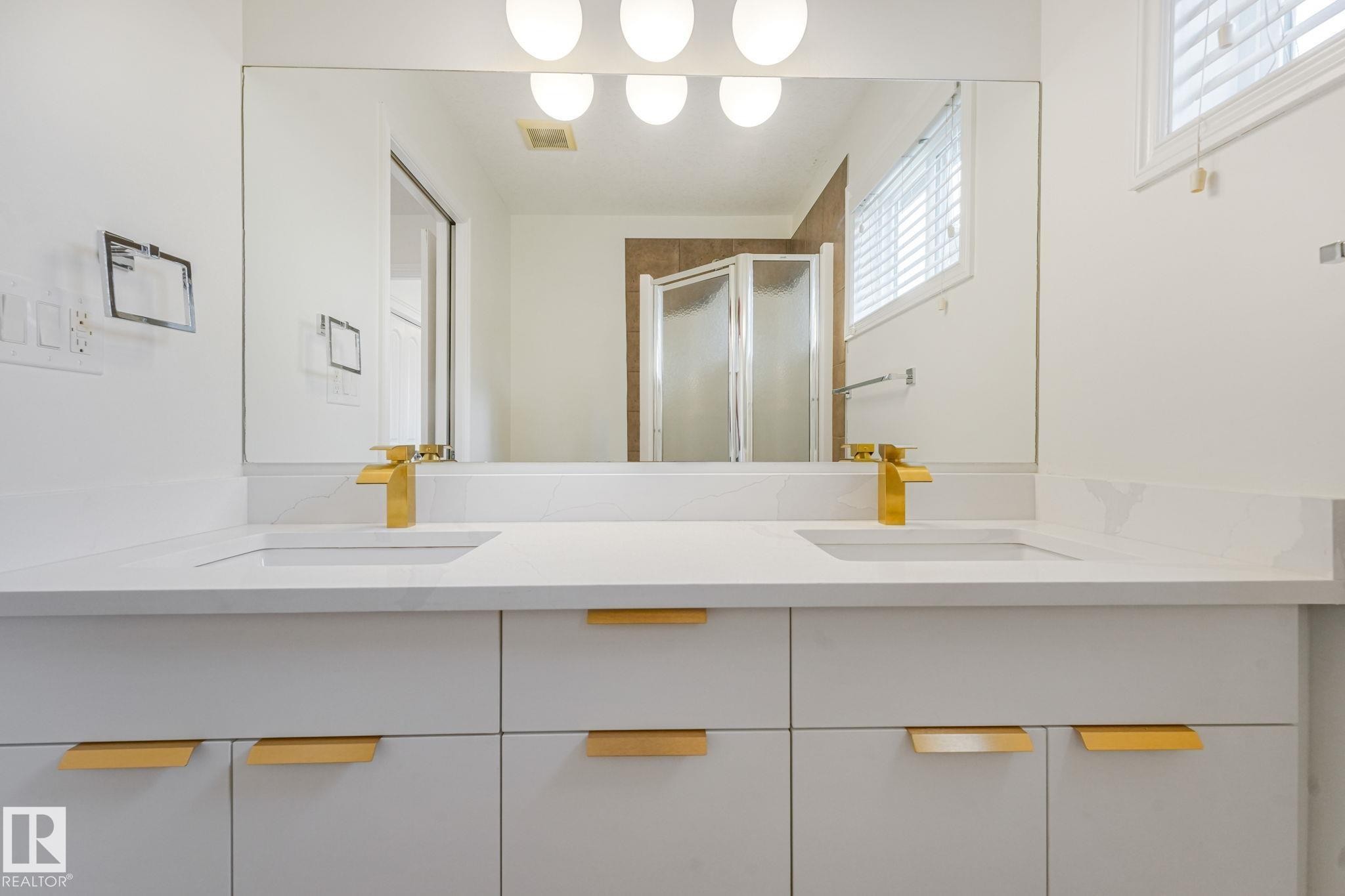 10216 150 Street Nw, Edmonton, AB - Indoor Photo Showing Bathroom