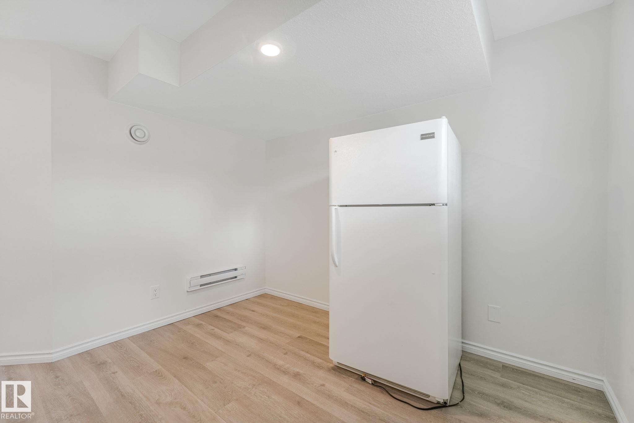 10216 150 Street Nw, Edmonton, AB - Indoor Photo Showing Other Room