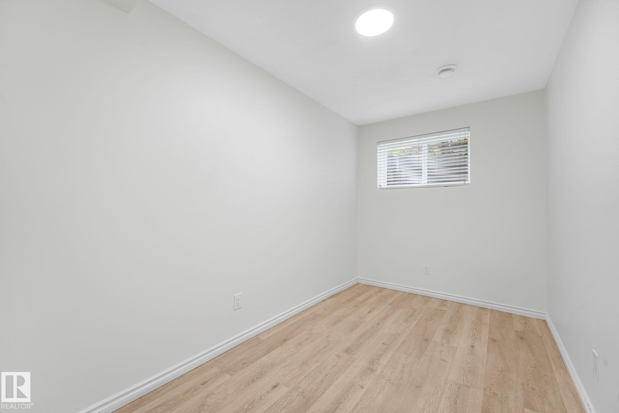10216 150 Street Nw, Edmonton, AB - Indoor Photo Showing Other Room