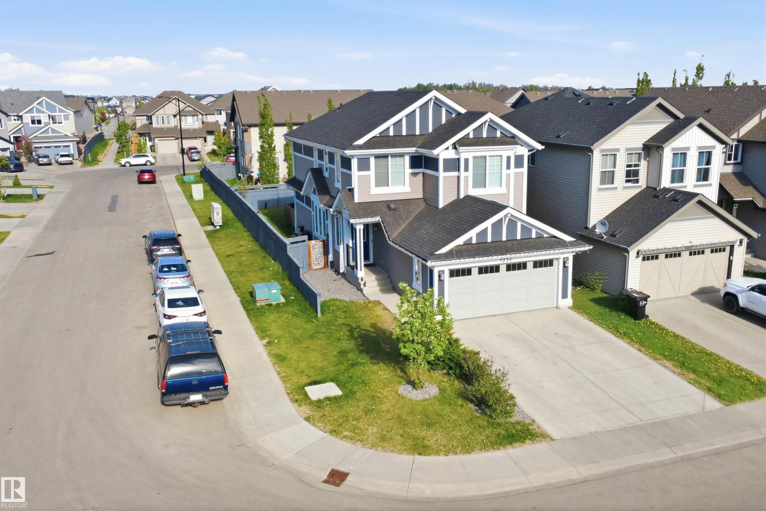 Contemporary two-story residence with a two-car attached garage and a concrete driveway - 1234 Daniels Crescent, Edmonton, AB - Outdoor With Facade