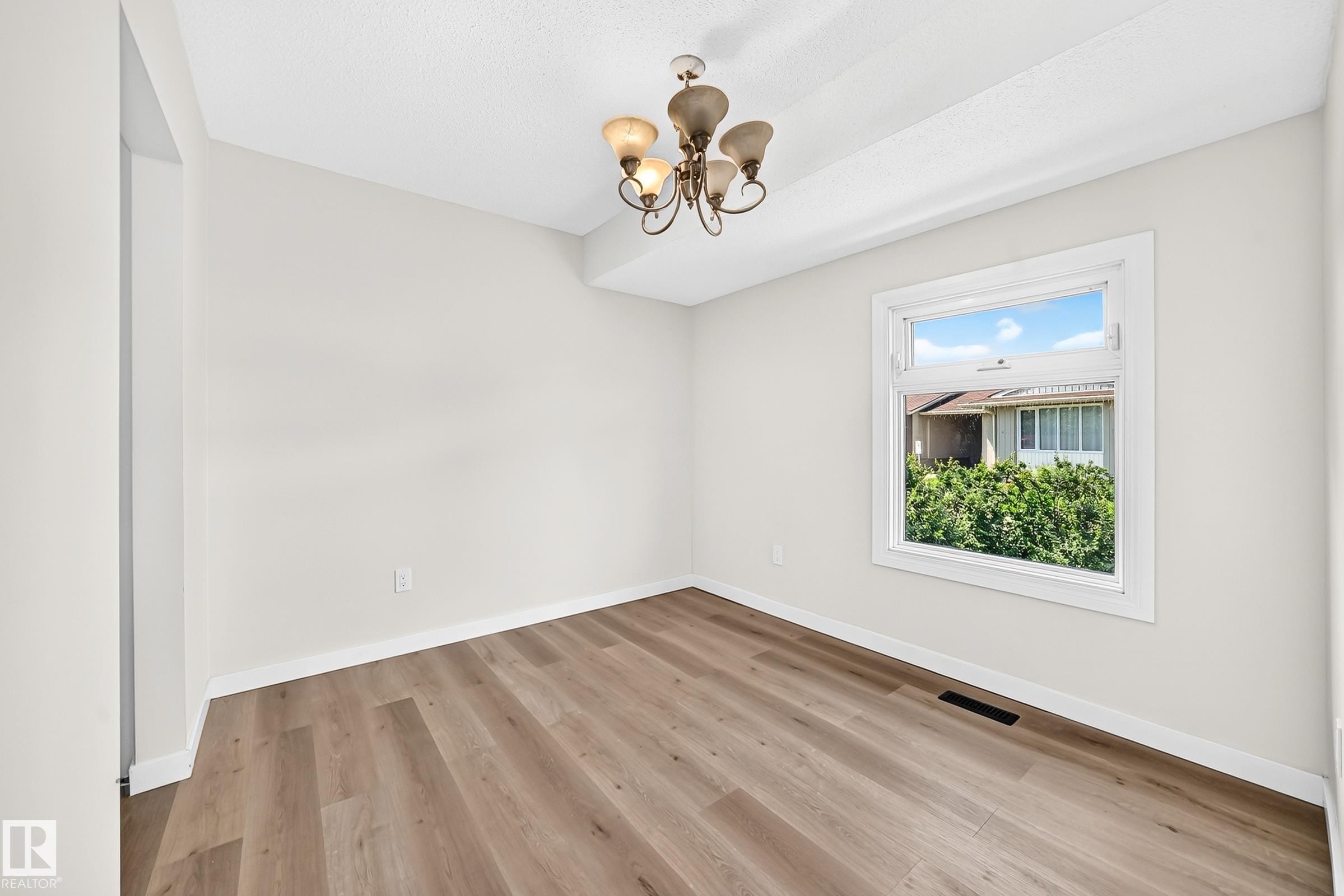 13835 114 Street Nw, Edmonton, AB - Indoor Photo Showing Other Room