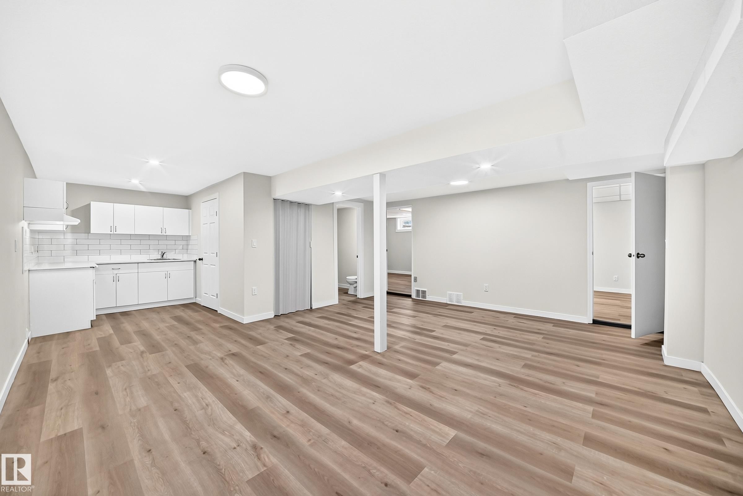 13835 114 Street Nw, Edmonton, AB - Indoor