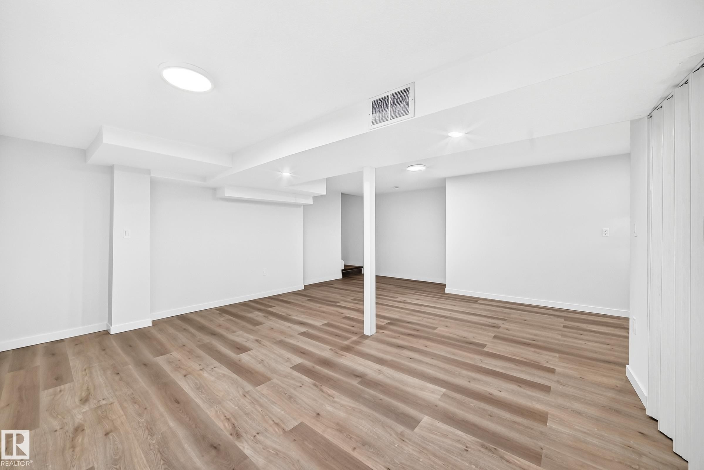 13835 114 Street Nw, Edmonton, AB - Indoor