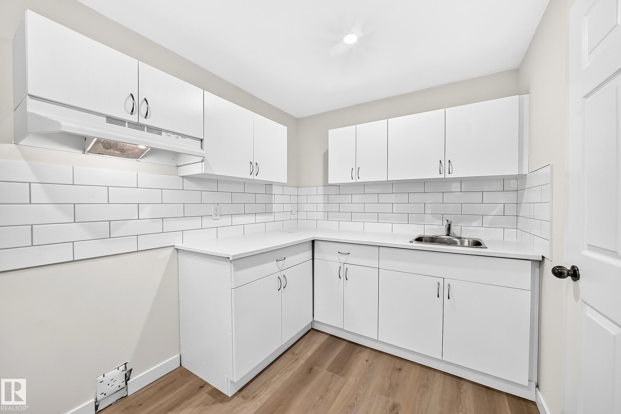 13835 114 Street Nw, Edmonton, AB - Indoor Photo Showing Kitchen