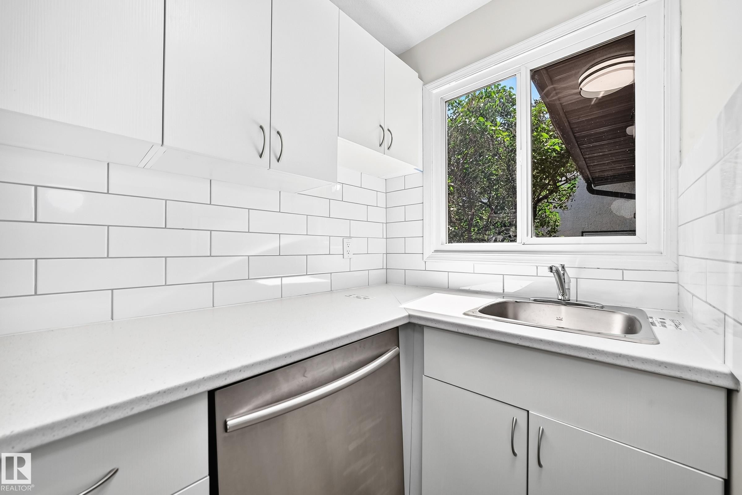 13835 114 Street Nw, Edmonton, AB - Indoor Photo Showing Kitchen