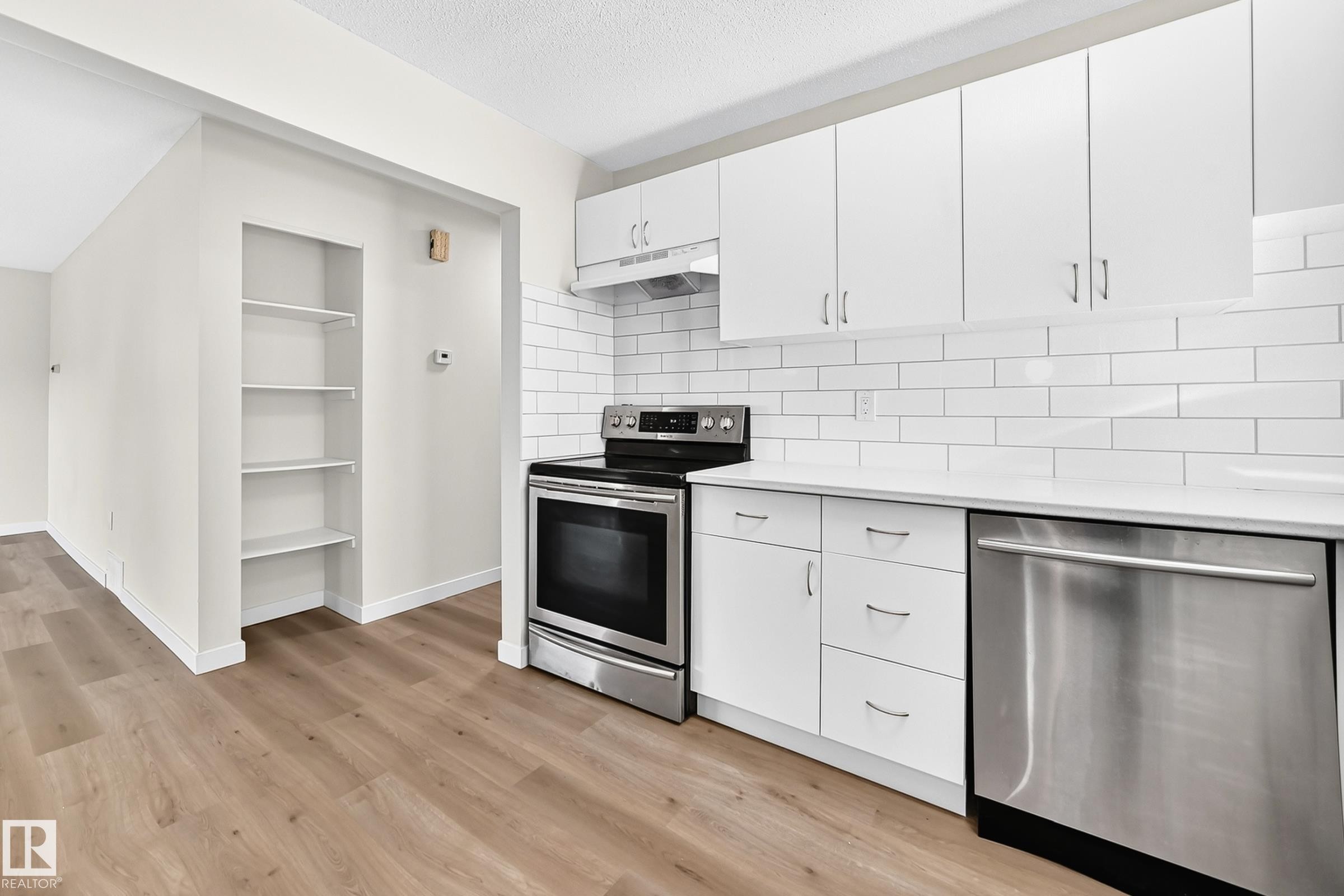 13835 114 Street Nw, Edmonton, AB - Indoor Photo Showing Kitchen