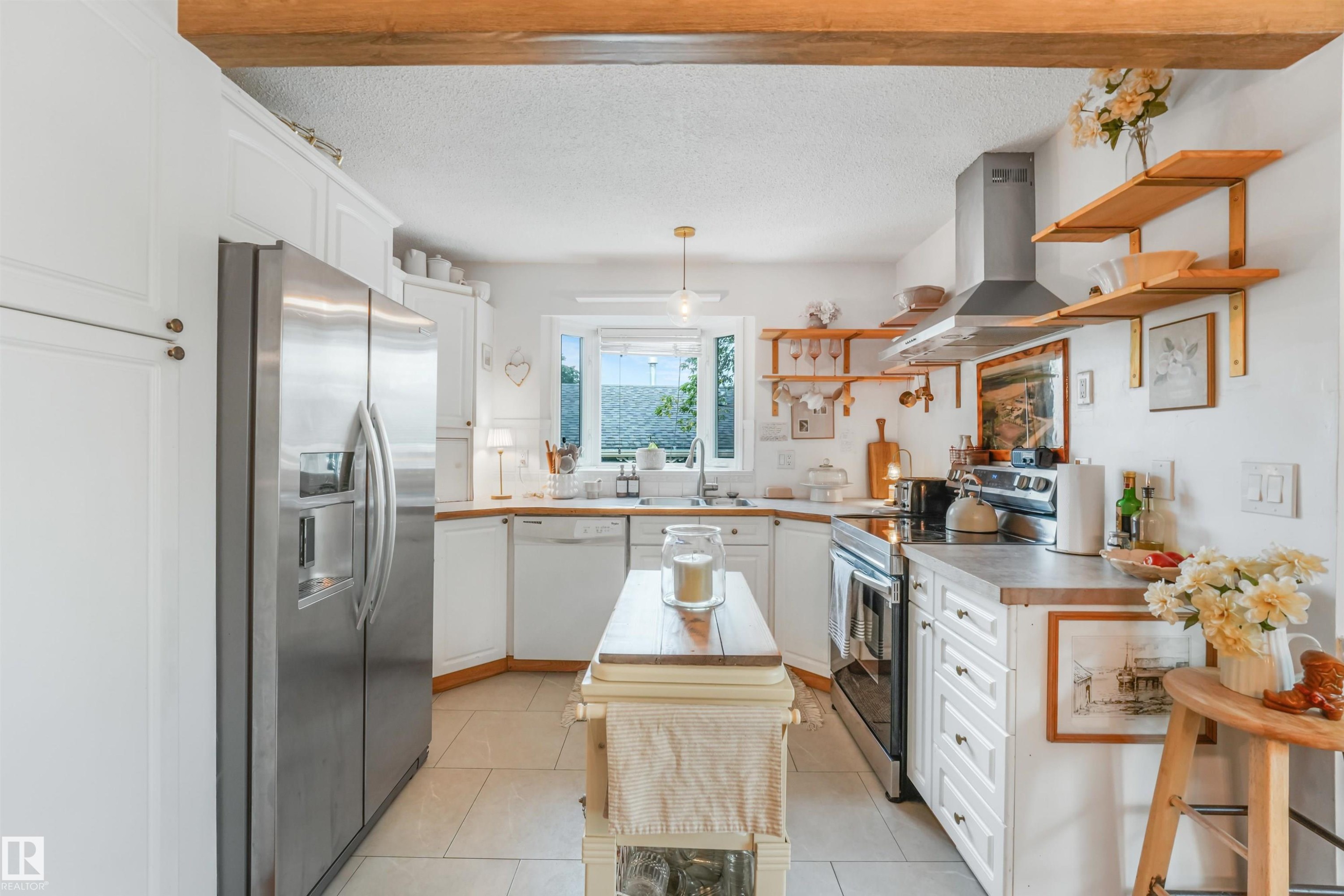 30 Greystone Close, Spruce Grove, AB - Indoor Photo Showing Kitchen