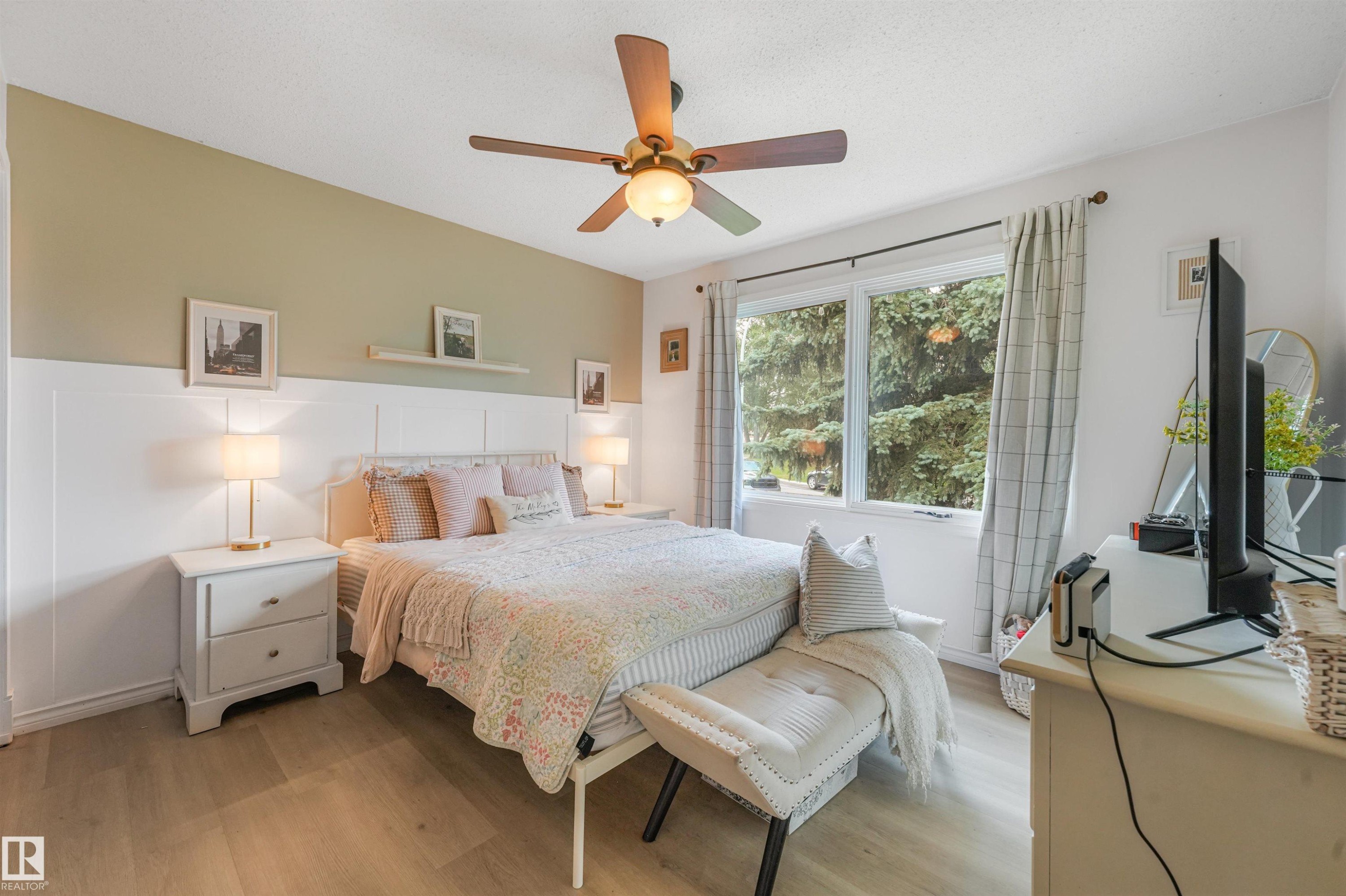 30 Greystone Close, Spruce Grove, AB - Indoor Photo Showing Bedroom
