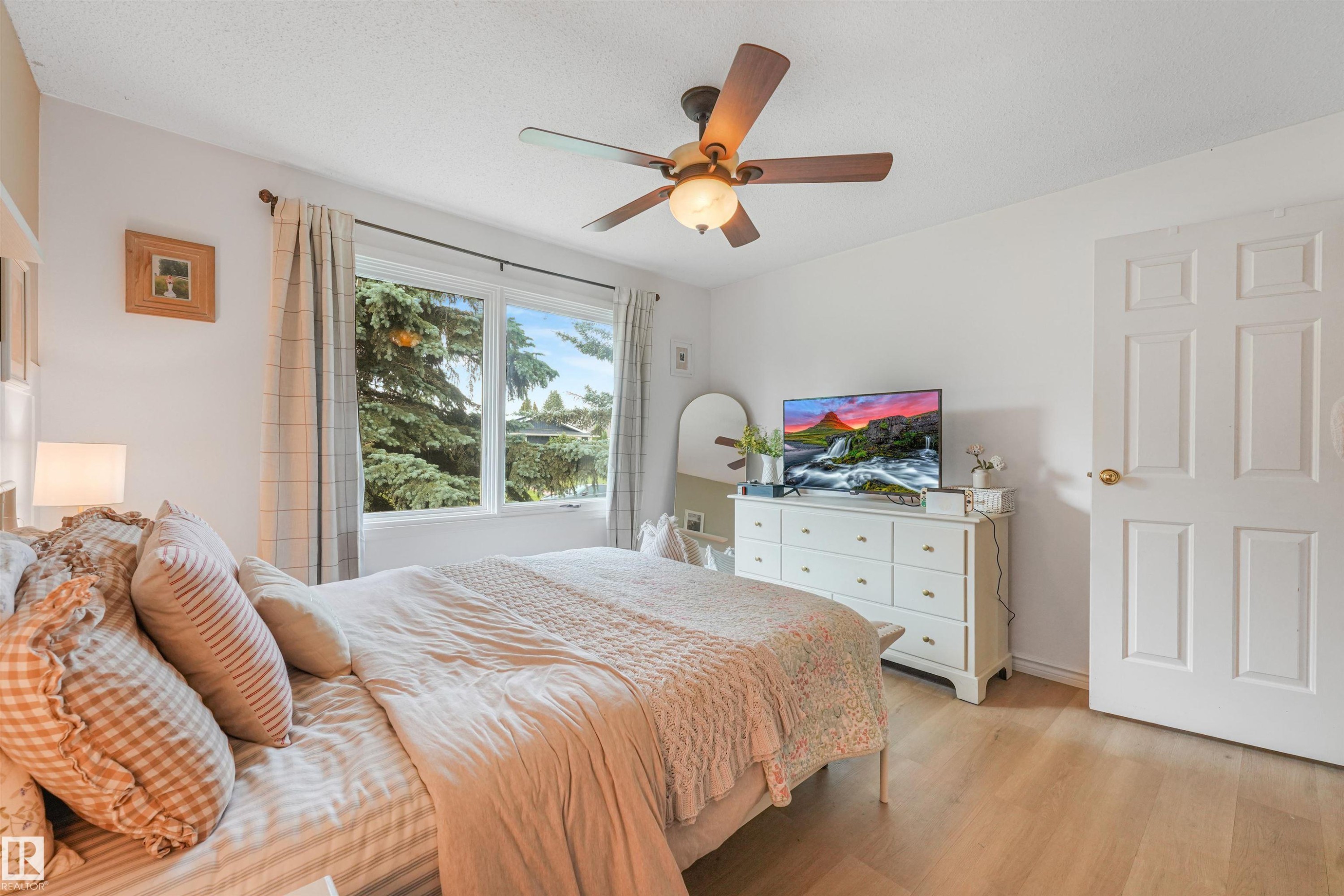 30 Greystone Close, Spruce Grove, AB - Indoor Photo Showing Bedroom