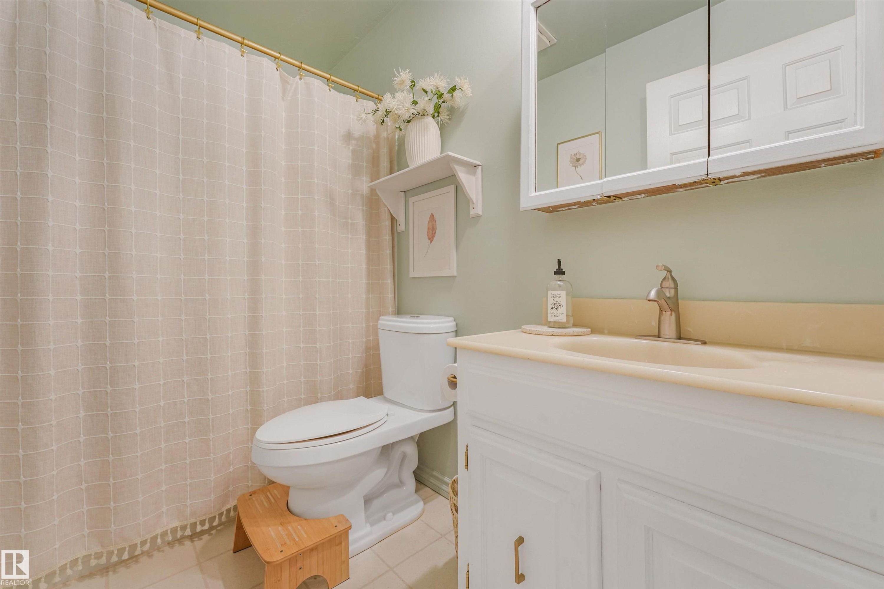 30 Greystone Close, Spruce Grove, AB - Indoor Photo Showing Bathroom