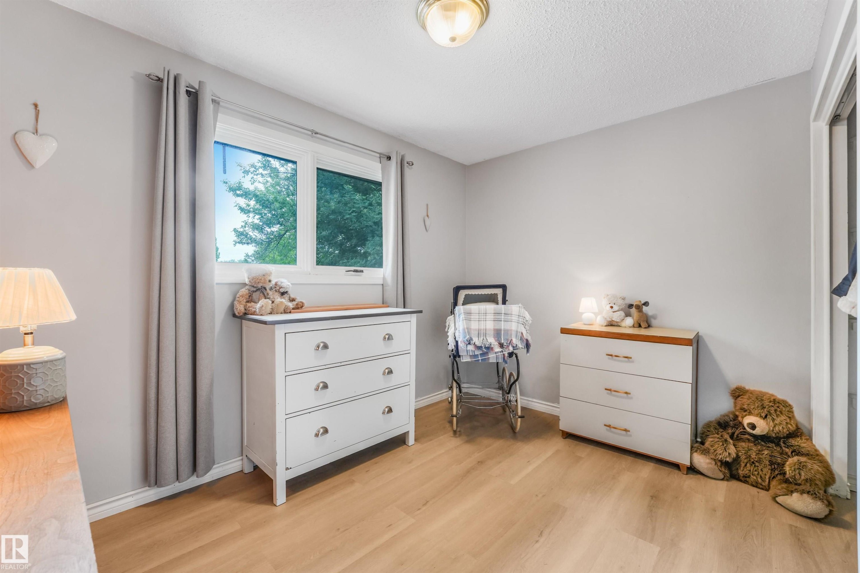 30 Greystone Close, Spruce Grove, AB - Indoor Photo Showing Bedroom