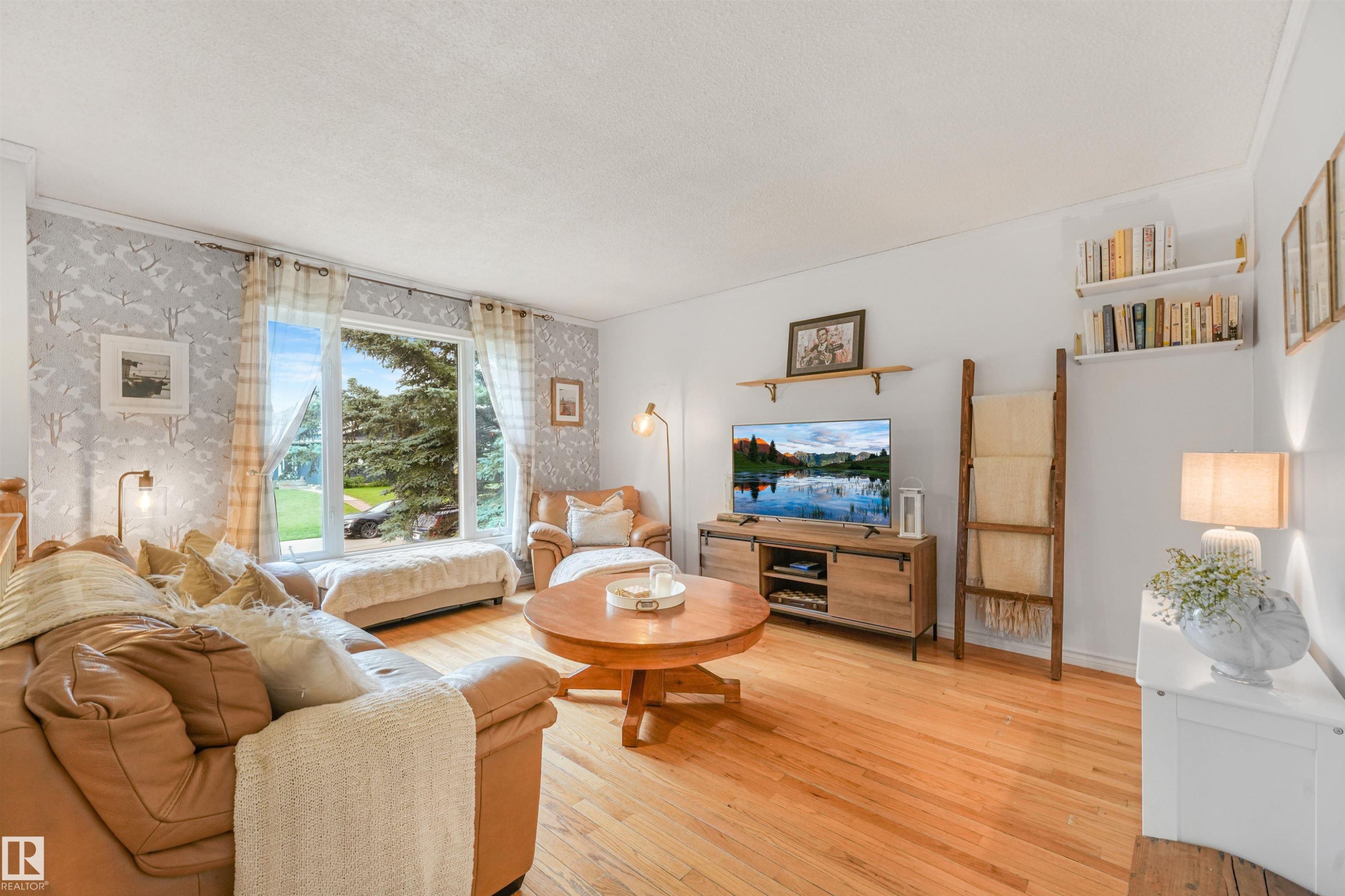 30 Greystone Close, Spruce Grove, AB - Indoor Photo Showing Living Room