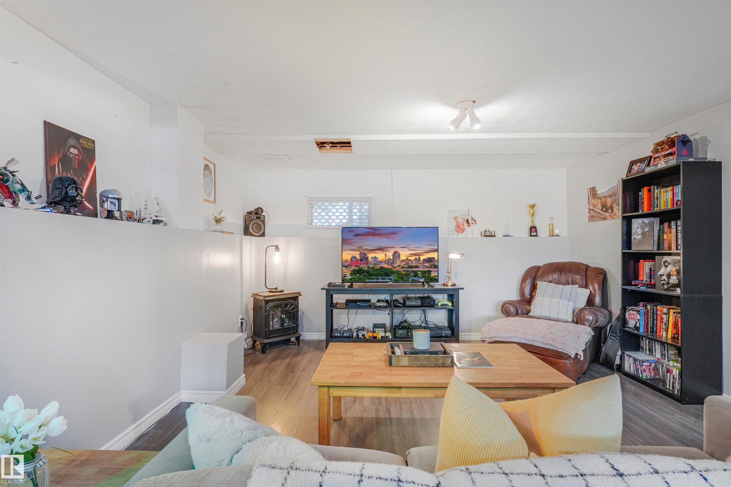 30 Greystone Close, Spruce Grove, AB - Indoor Photo Showing Living Room