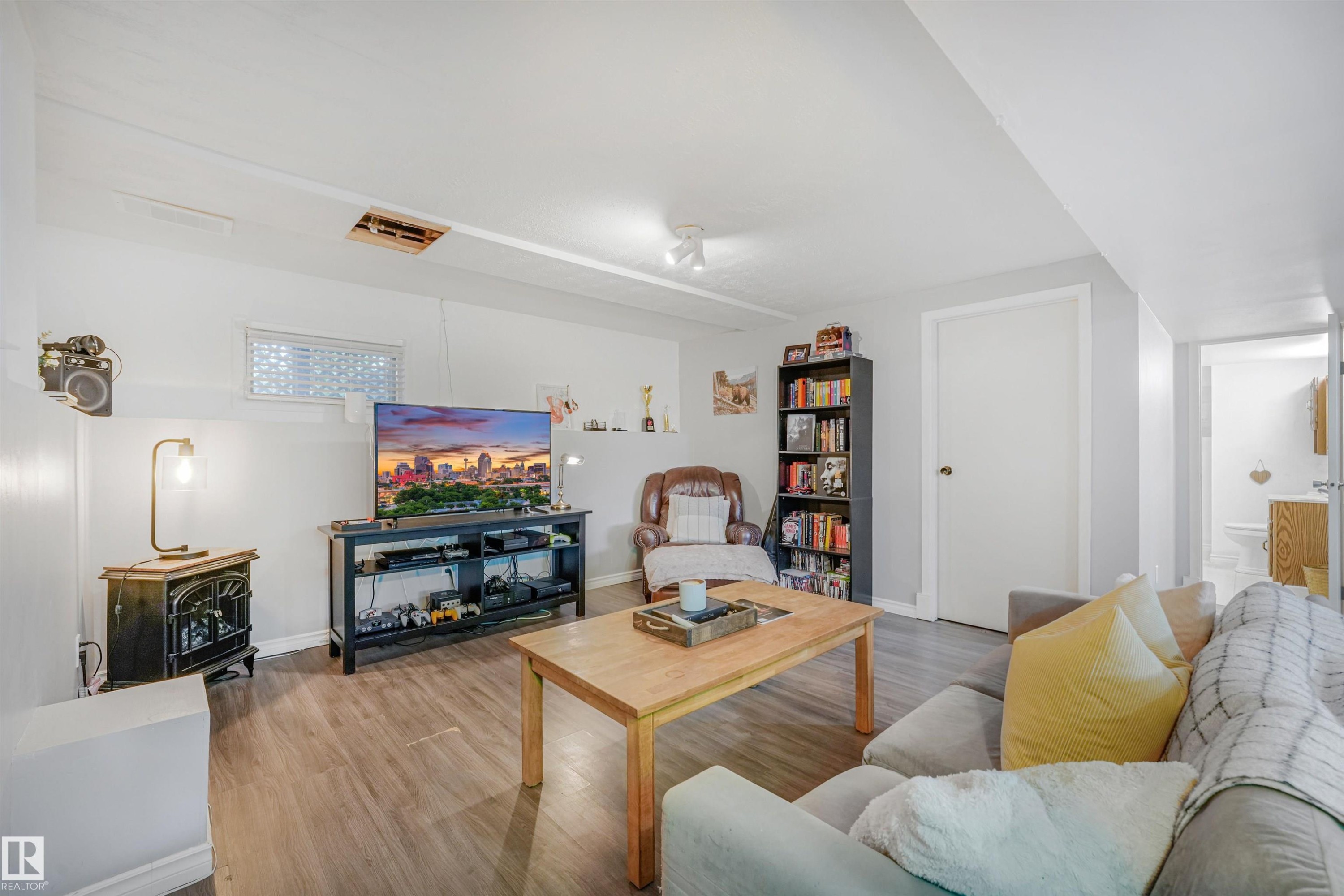 30 Greystone Close, Spruce Grove, AB - Indoor Photo Showing Living Room