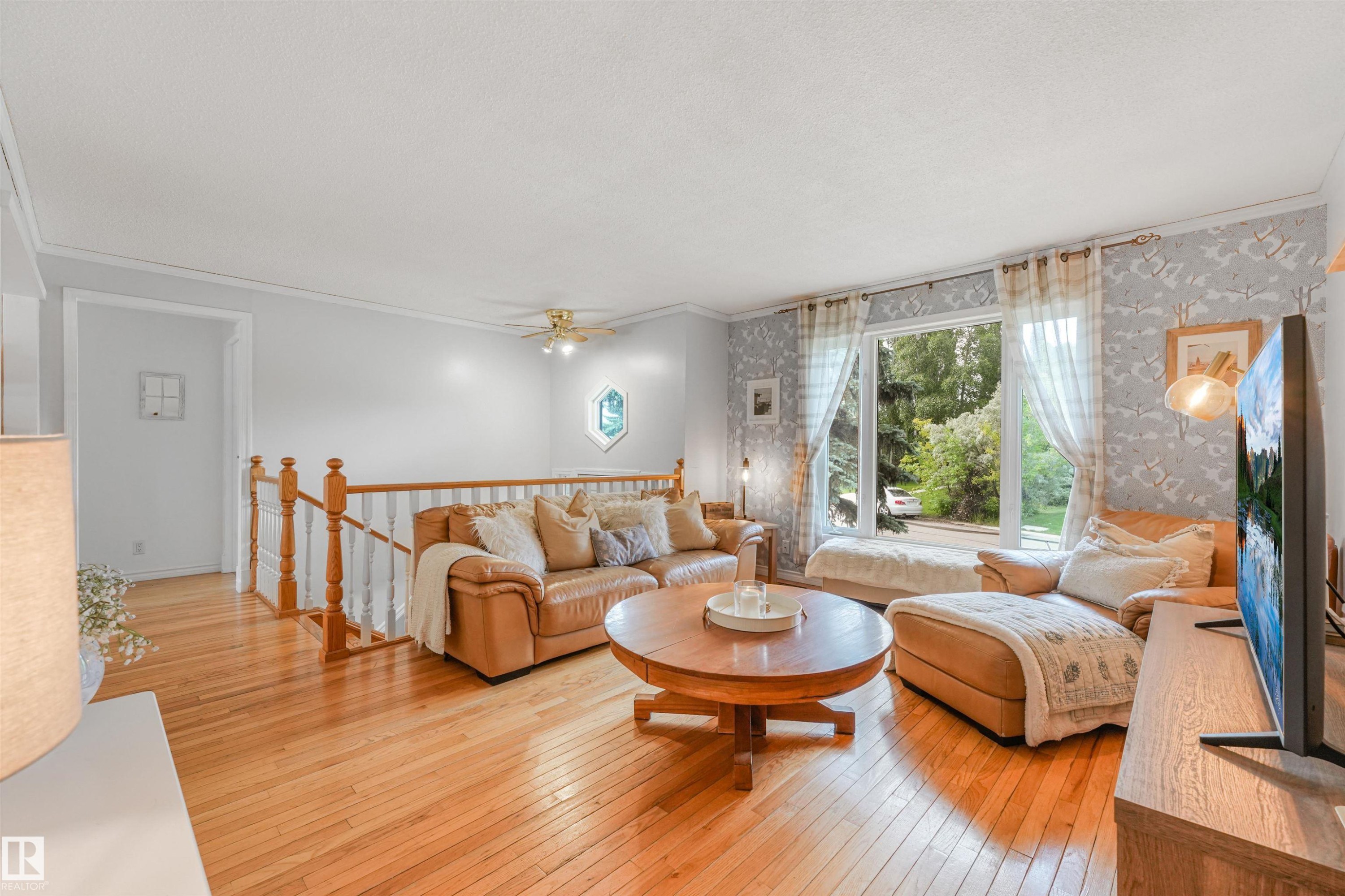 30 Greystone Close, Spruce Grove, AB - Indoor Photo Showing Living Room